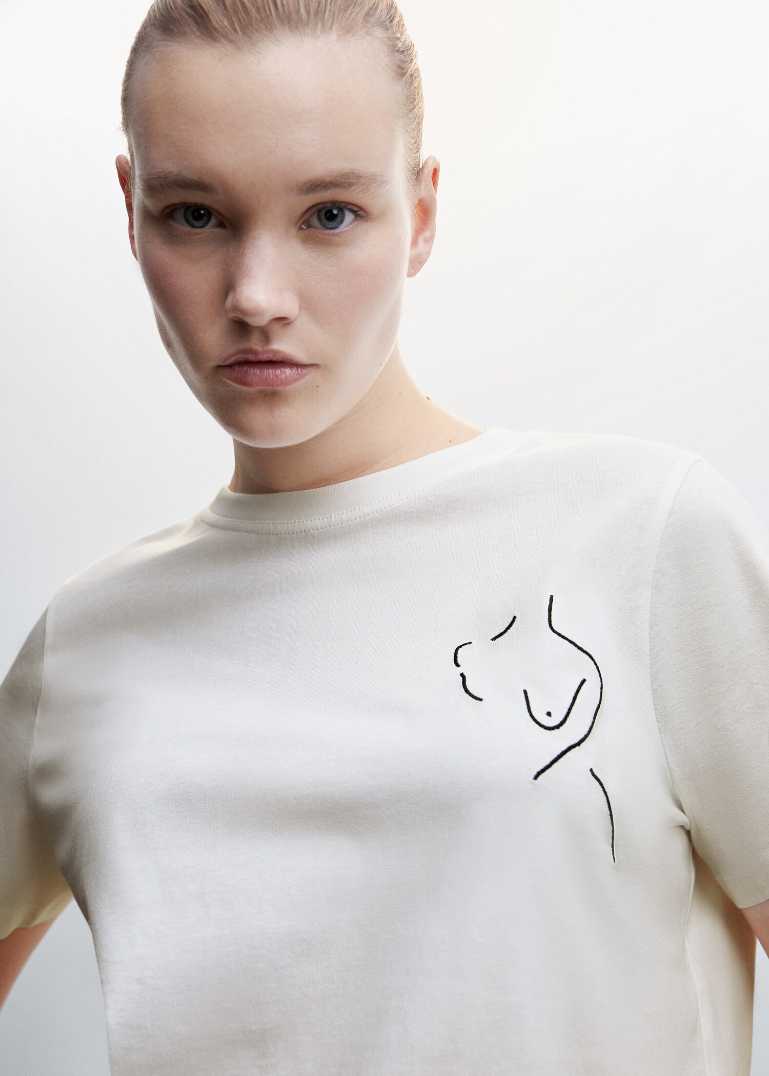 Solidarity t-shirt with embroidery - Details of the article 4