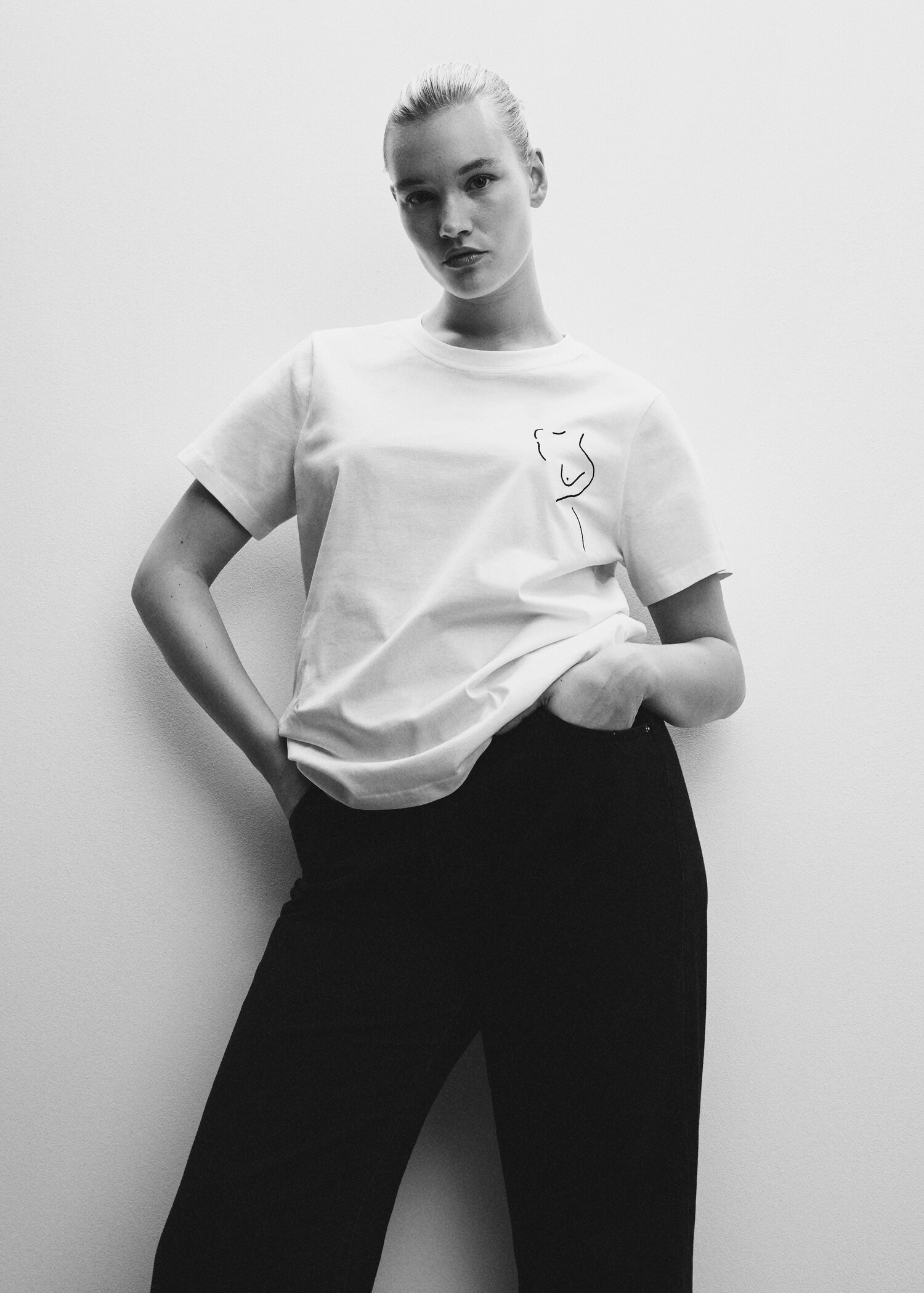 Solidarity t-shirt with embroidery - Details of the article 5
