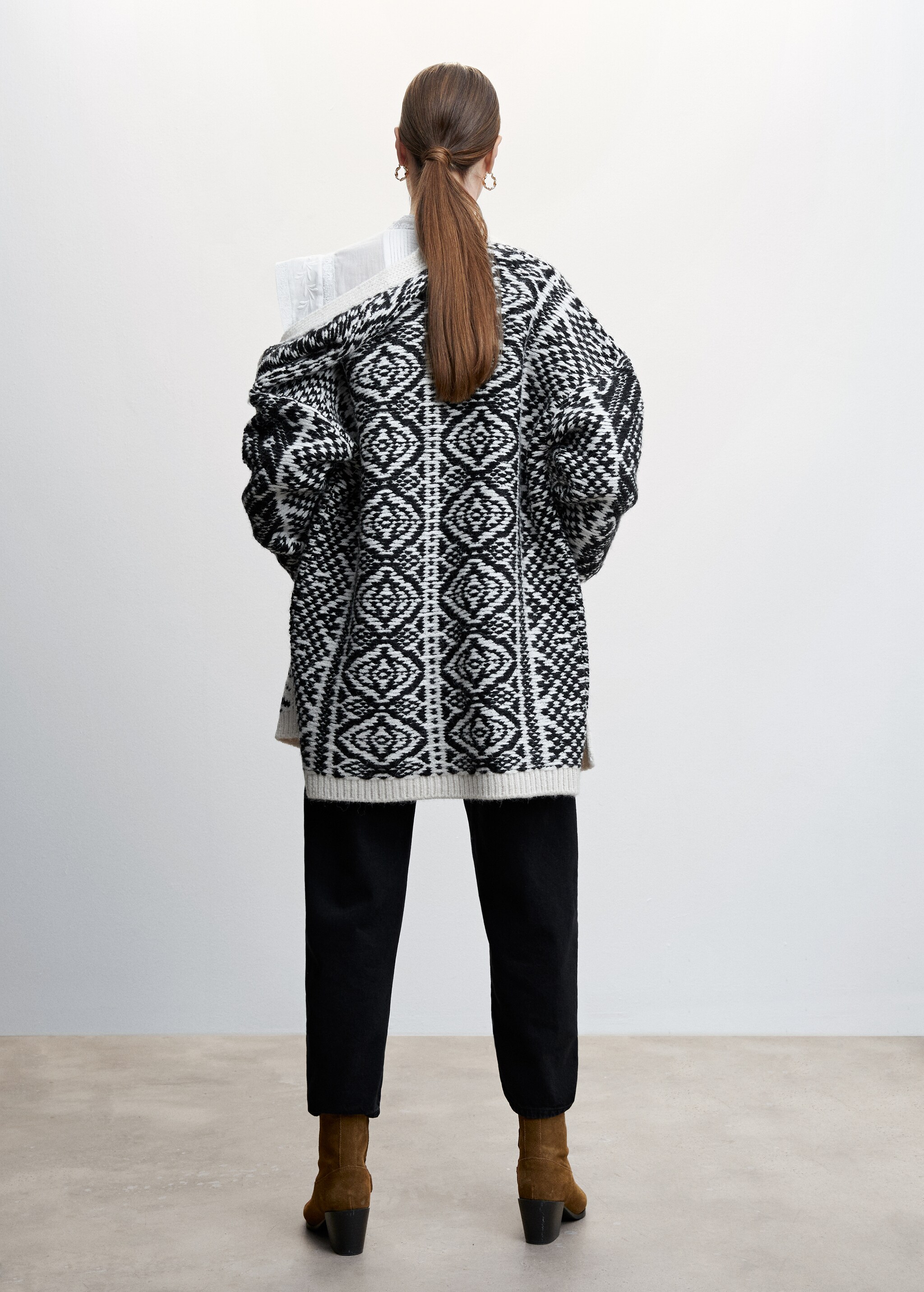 Printed cardigan with reverse stitching - Reverse of the article
