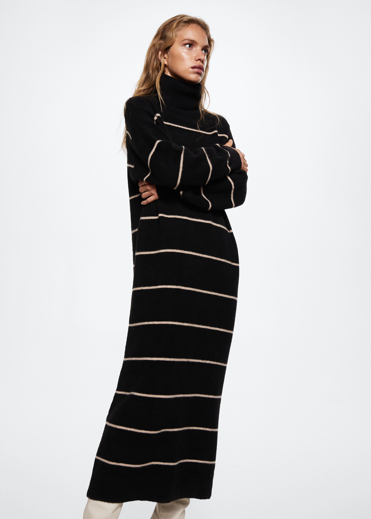 Vestido punto cuello vuelto - Plano medio