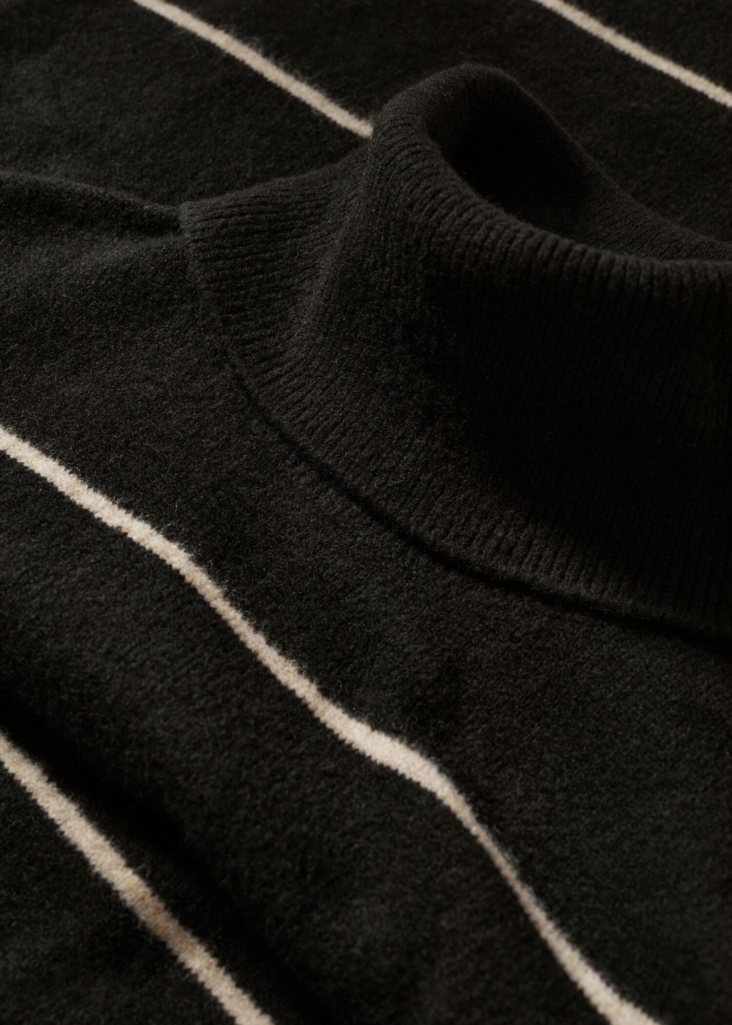 Vestido punto cuello vuelto - Detalle del artículo 8