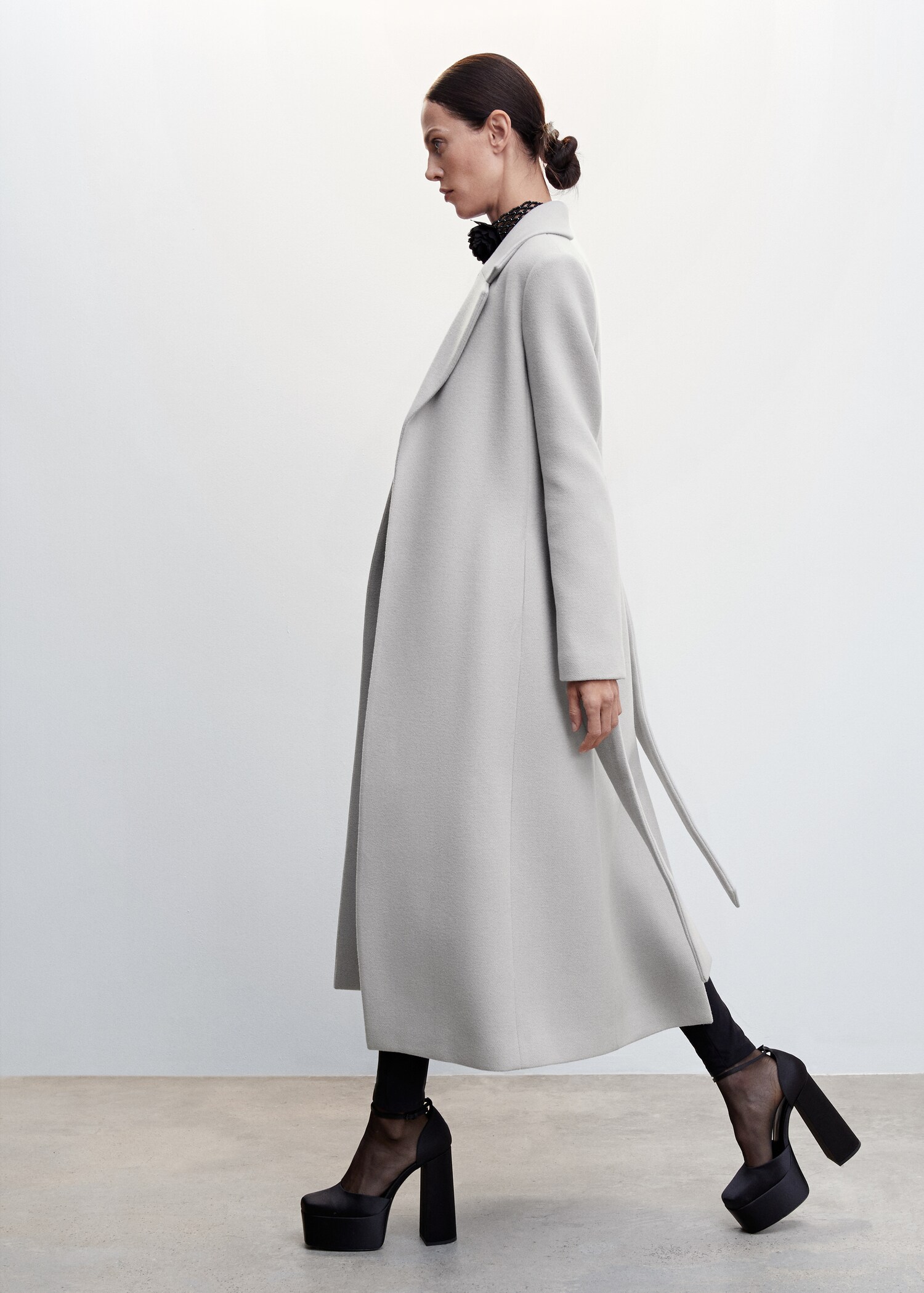 Detachable wool coat with fur-effect collar - Details of the article 4