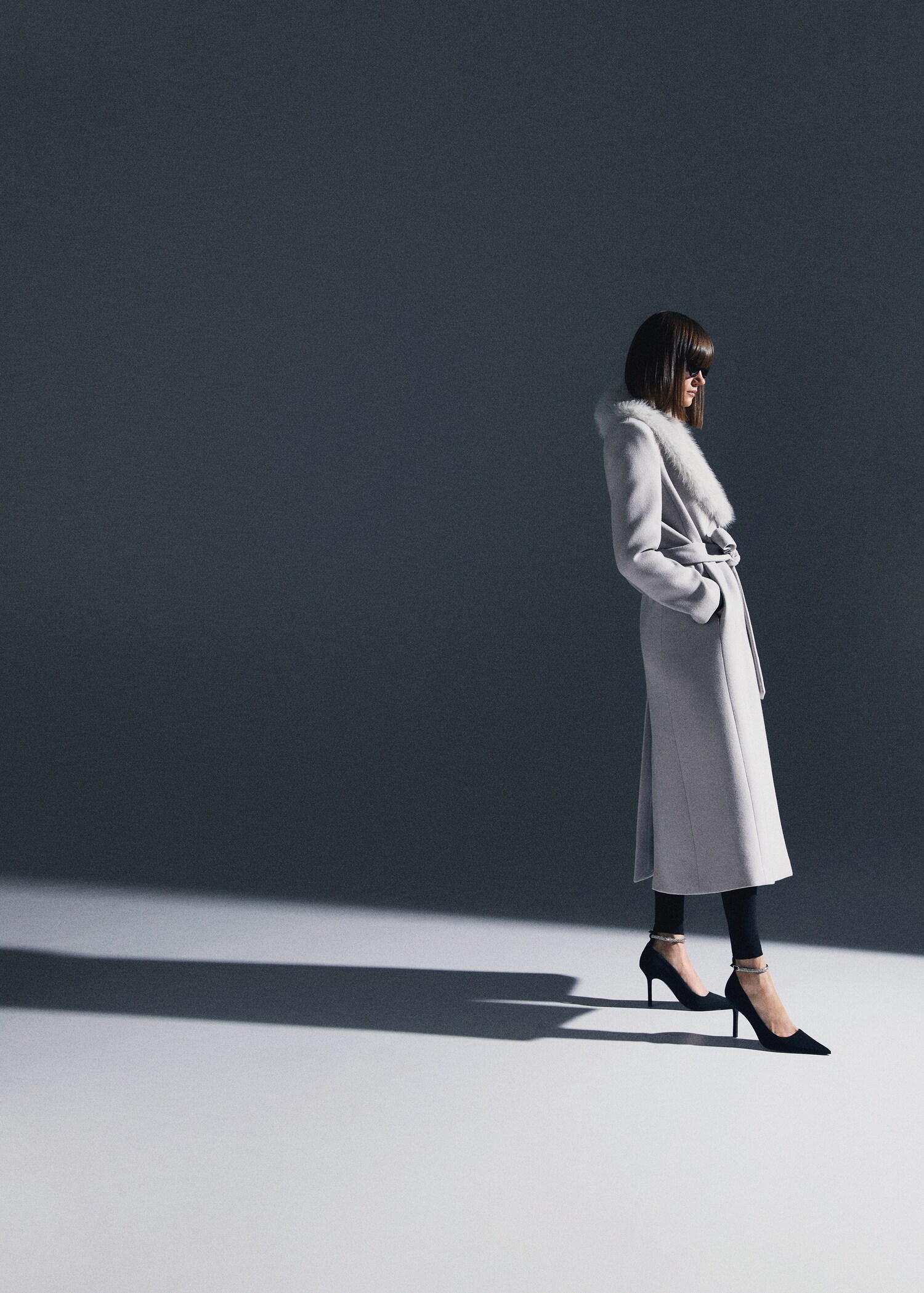 Detachable wool coat with fur-effect collar - Details of the article 6