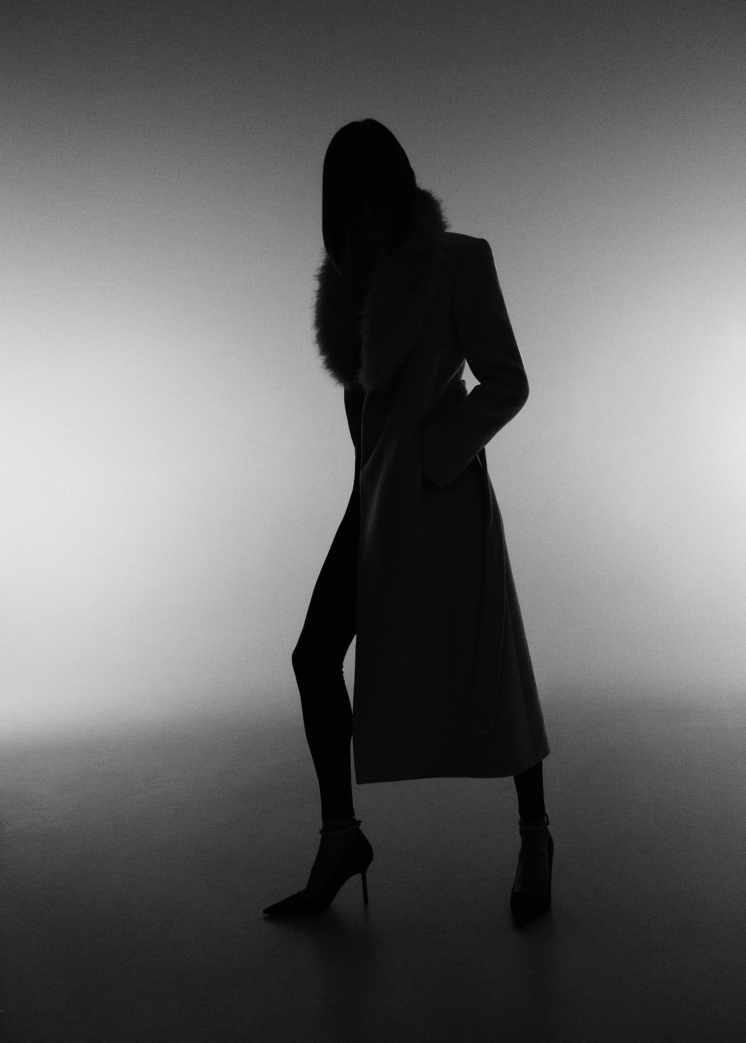 Detachable wool coat with fur-effect collar - Details of the article 7