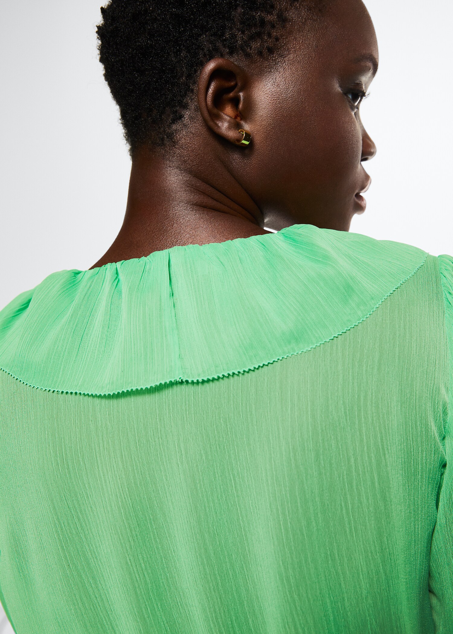 Ruffled neck blouse - Details of the article 2