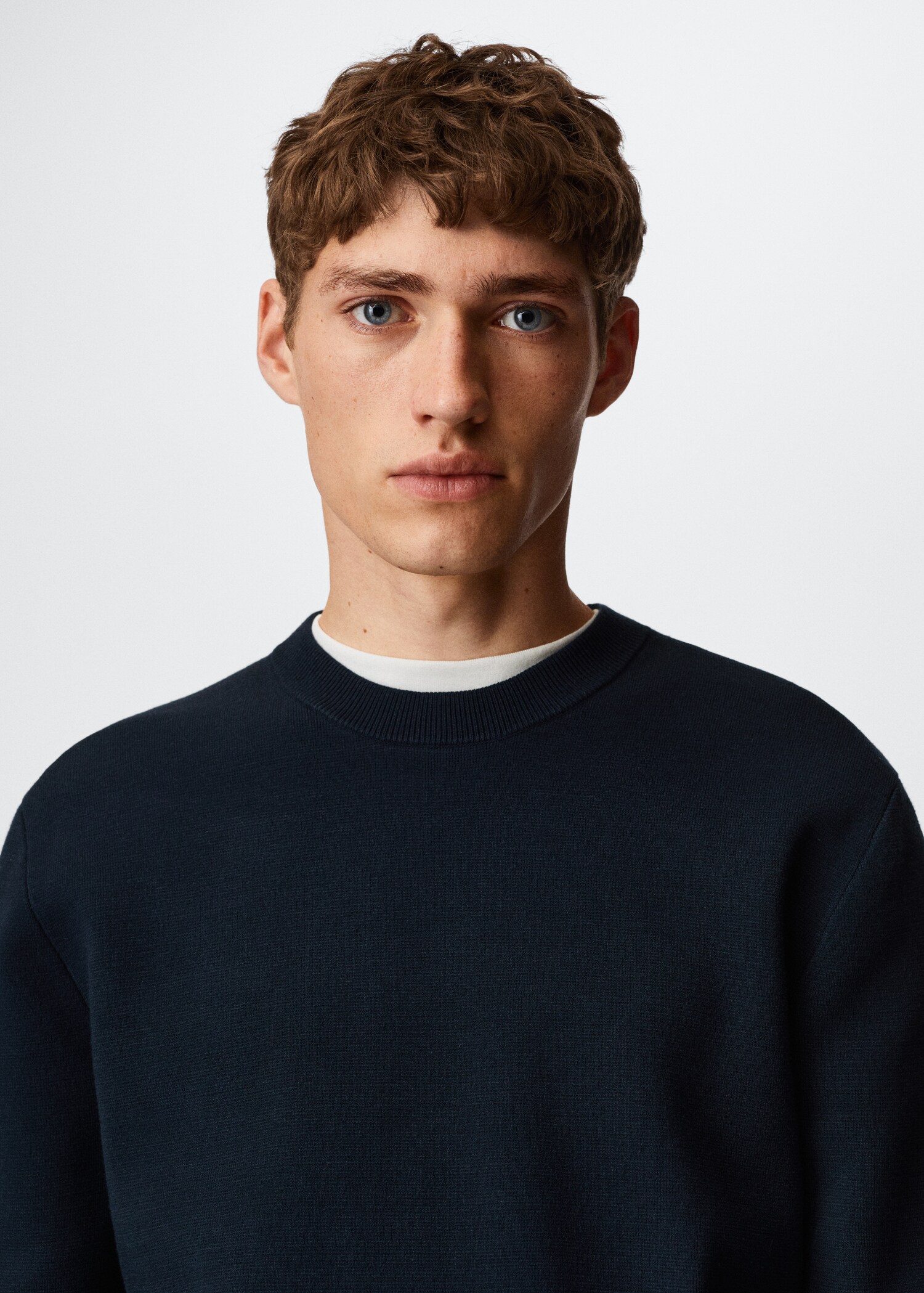 Round-neck breathable sweater - Details of the article 1
