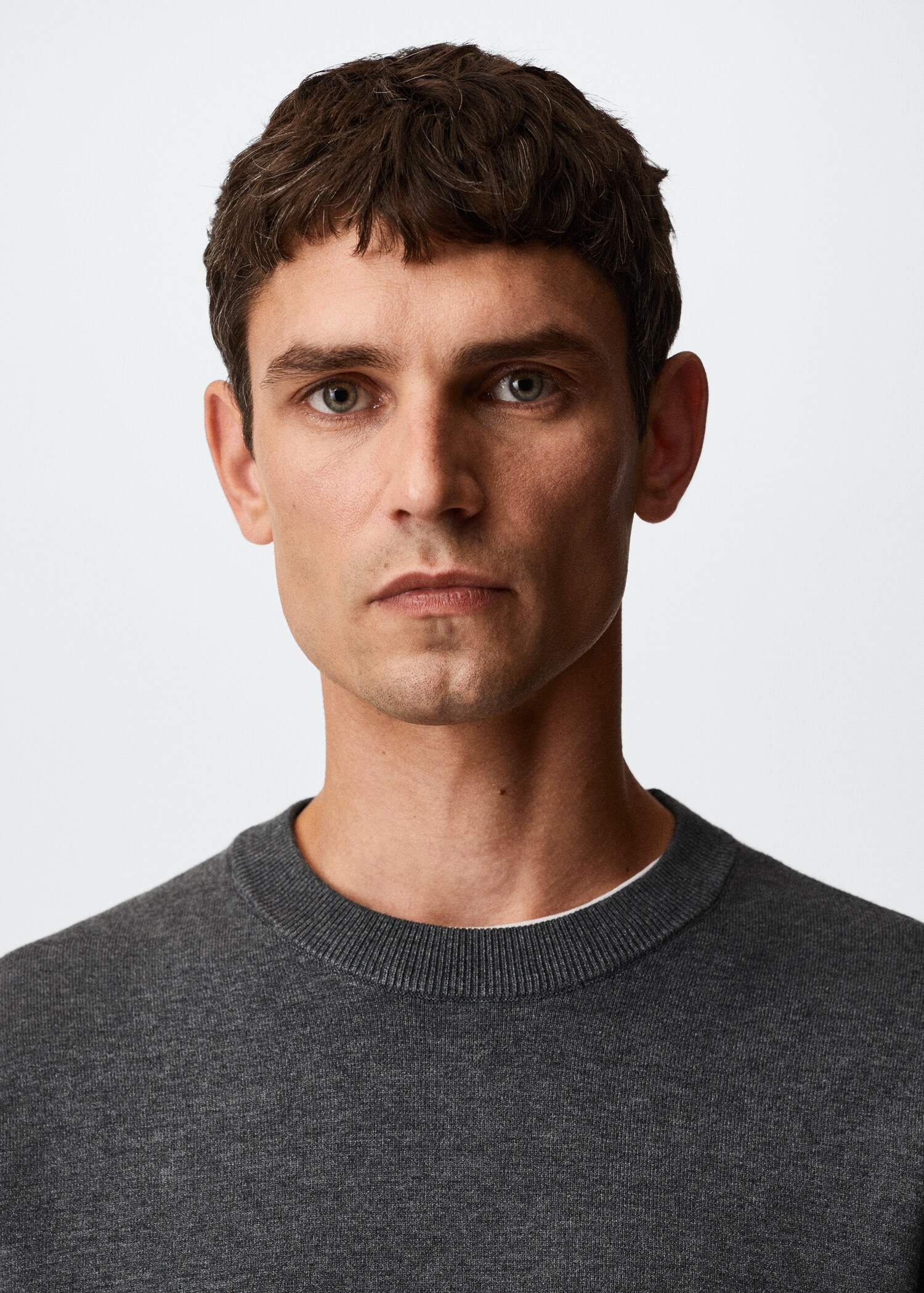 Round-neck breathable sweater - Details of the article 1