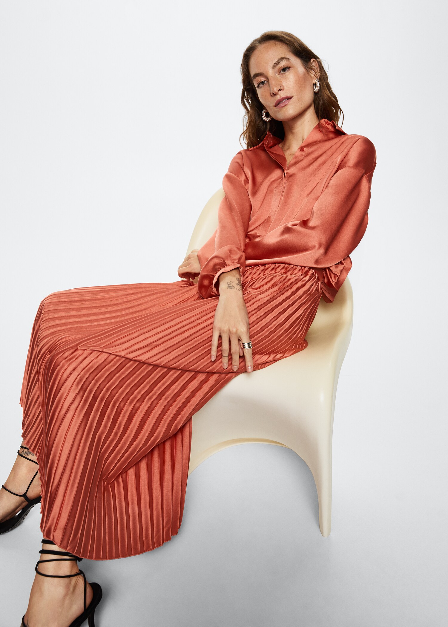 Satin pleated blouse - Details of the article 1