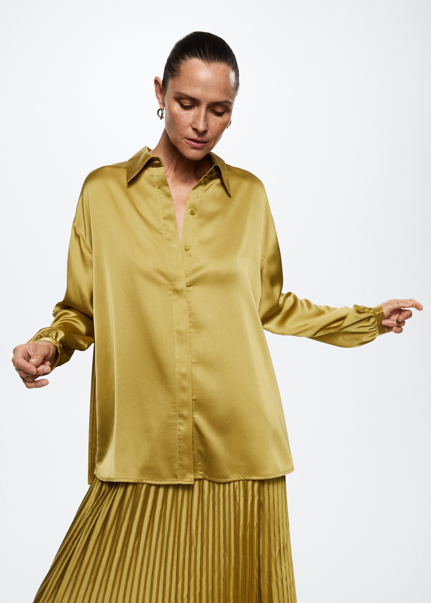 Satin pleated blouse - Medium plane