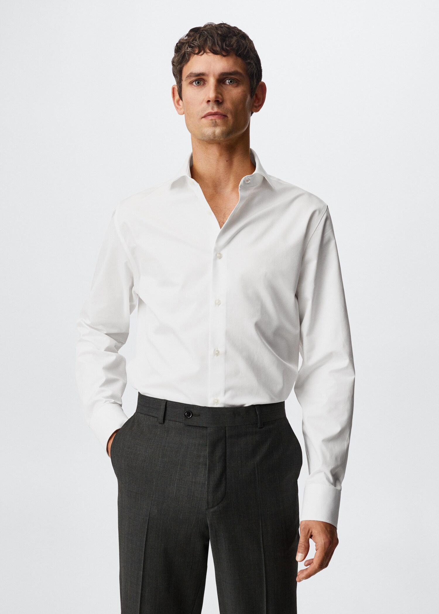 Slim Fit-Anzugshemd aus Baumwolle - Mittlere Ansicht