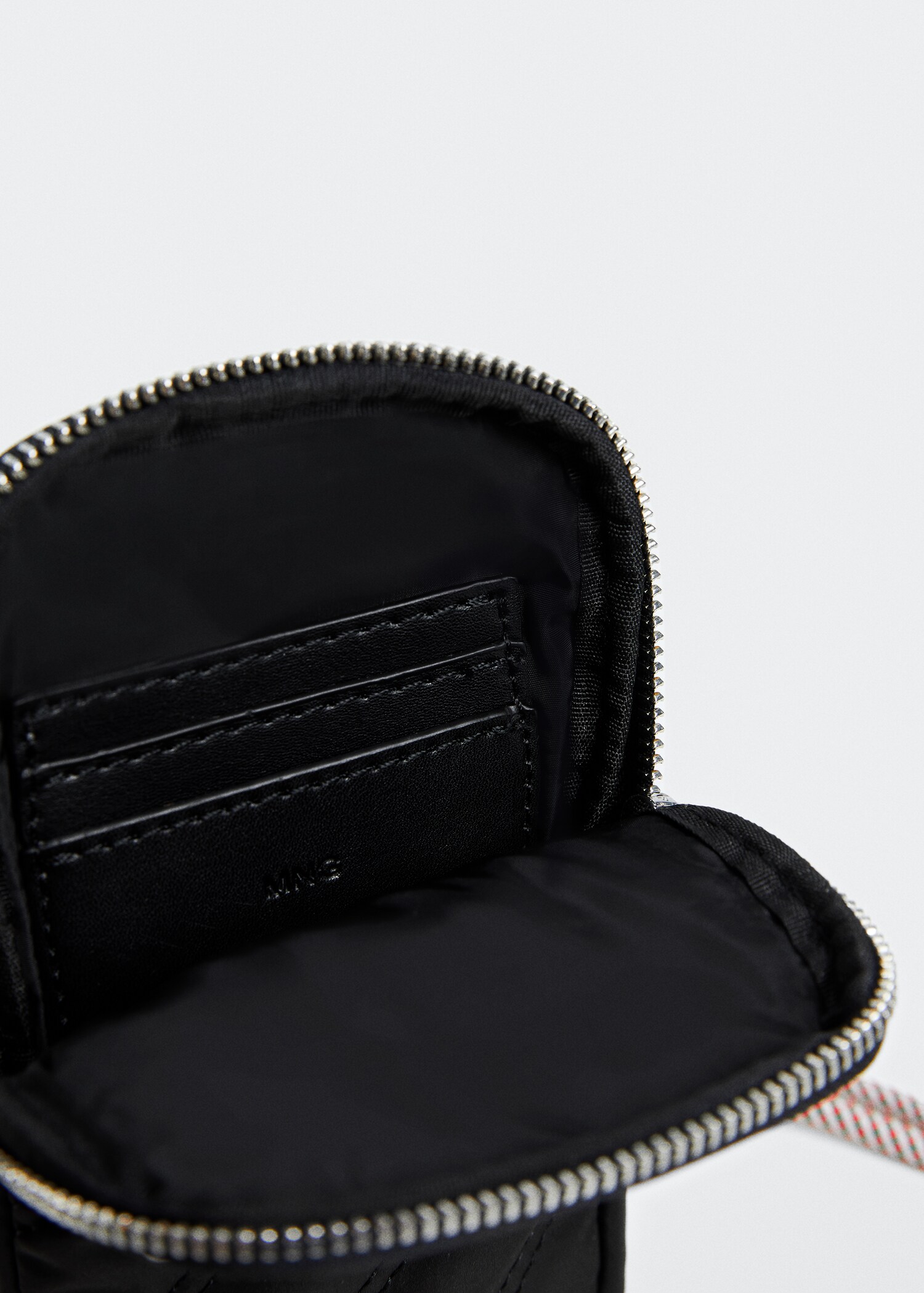 Mobile case with string - Details of the article 2