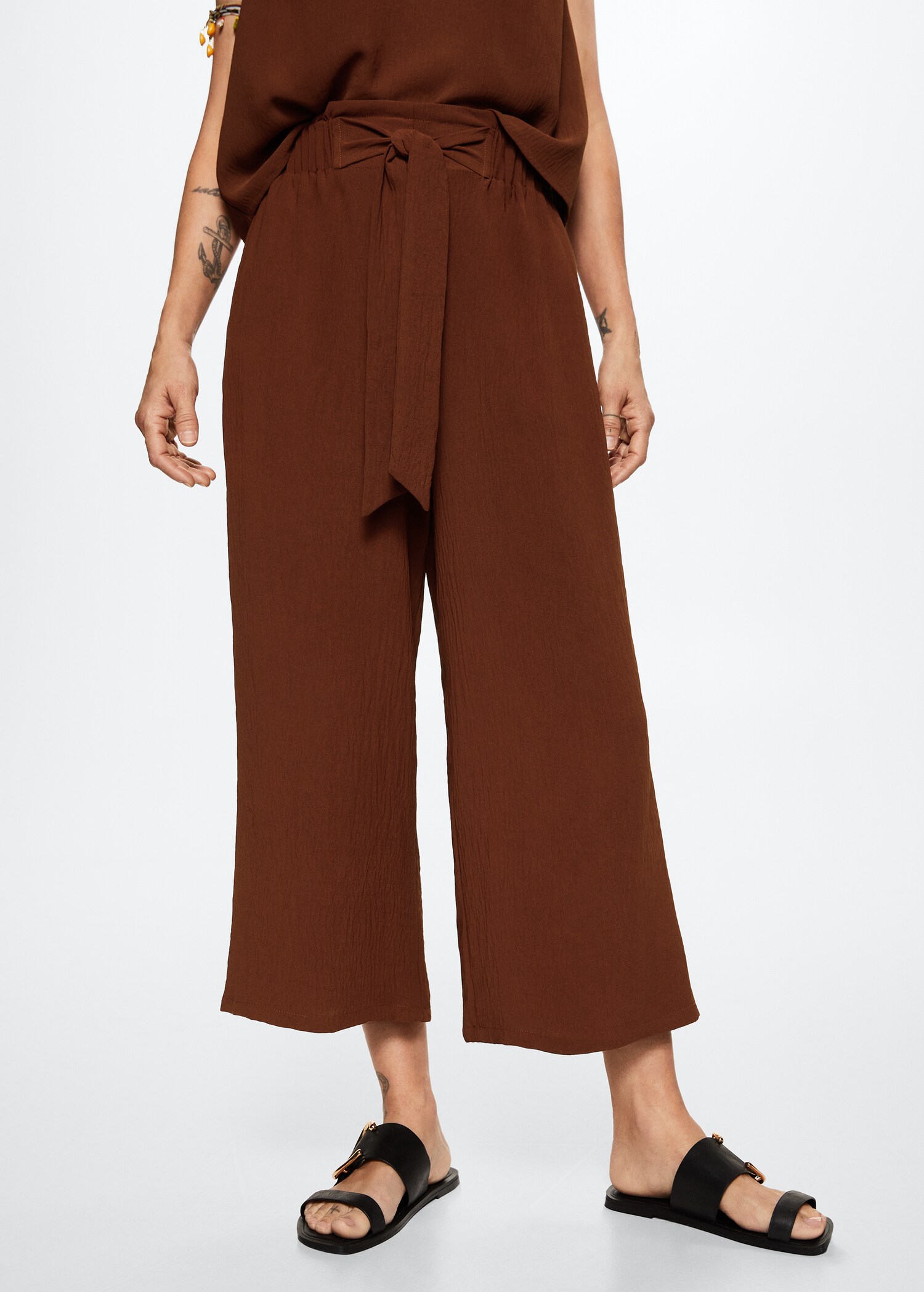 Pantalón culotte lazo - Plano medio