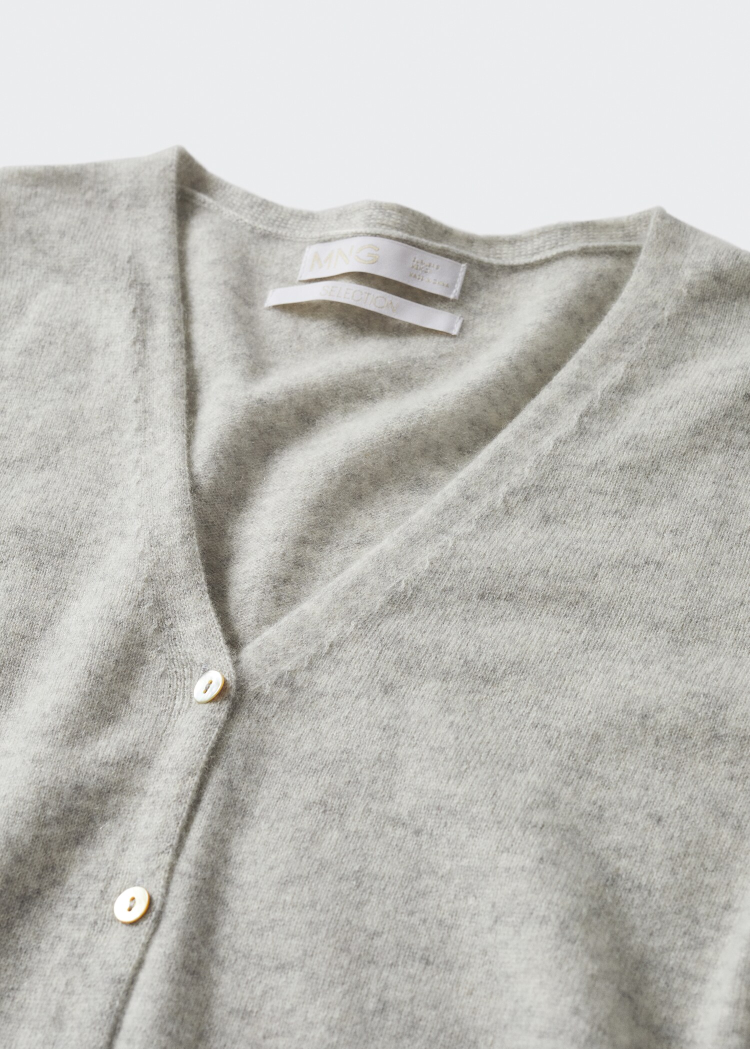 100% cashmere cardigan - Details of the article 8