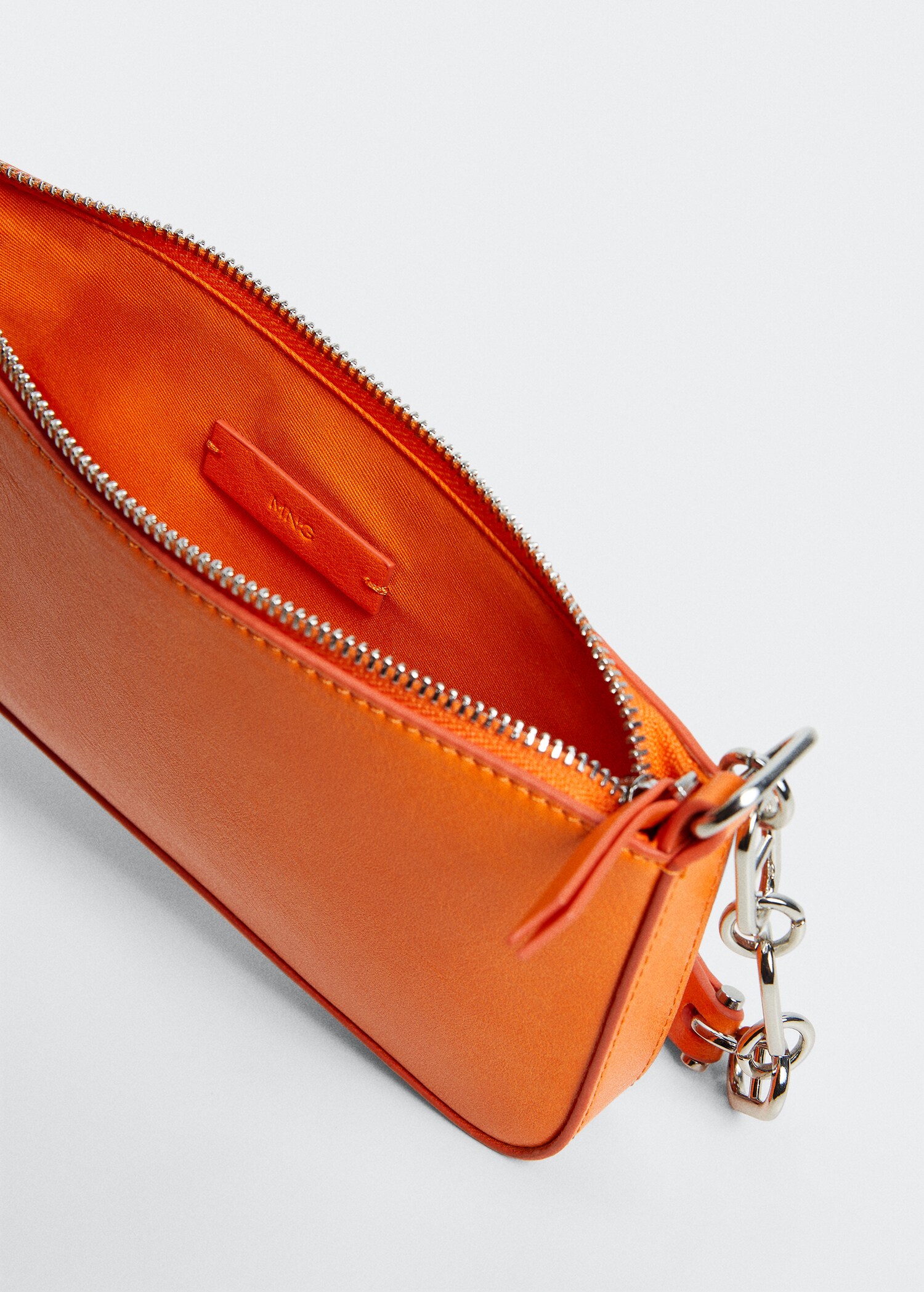 Bag with short chain handle - Details of the article 3