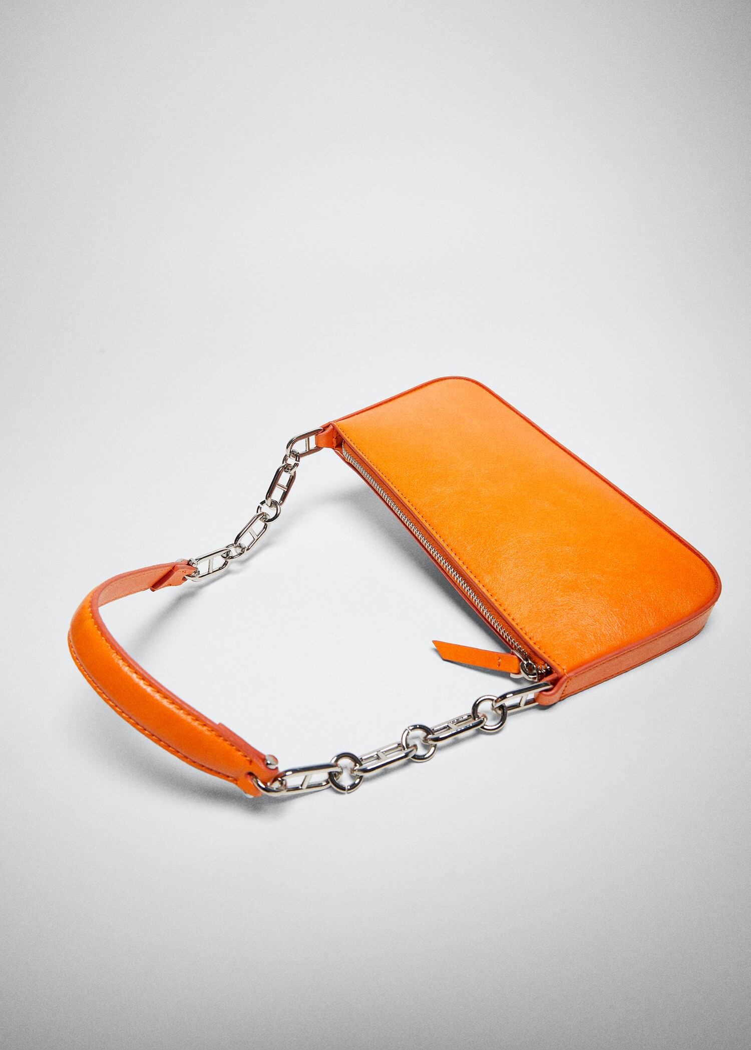Bag with short chain handle - Details of the article 4