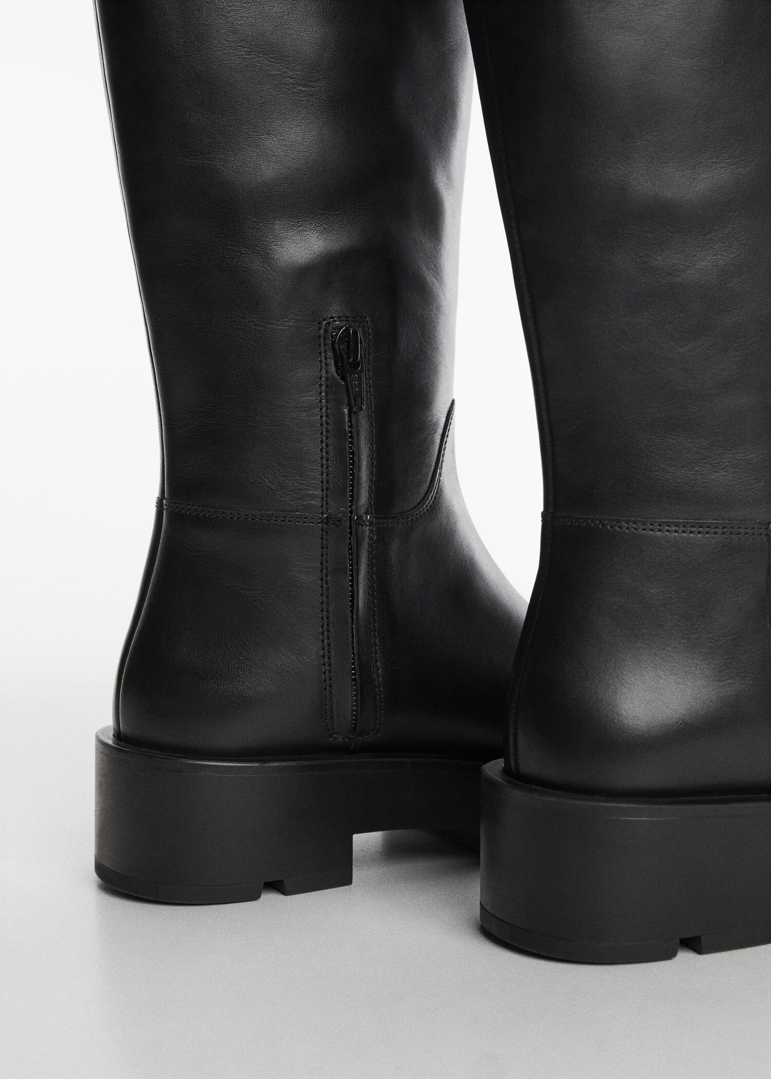 High leather platform boots - Details of the article 1