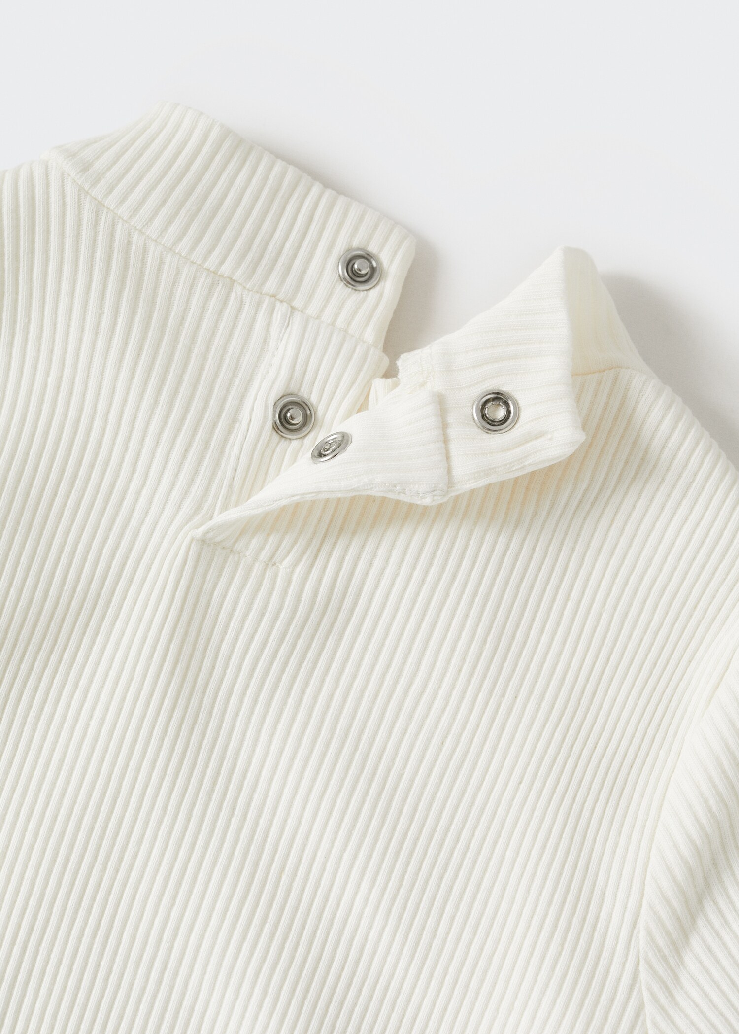 Ribbed high neck t-shirt - Details of the article 9
