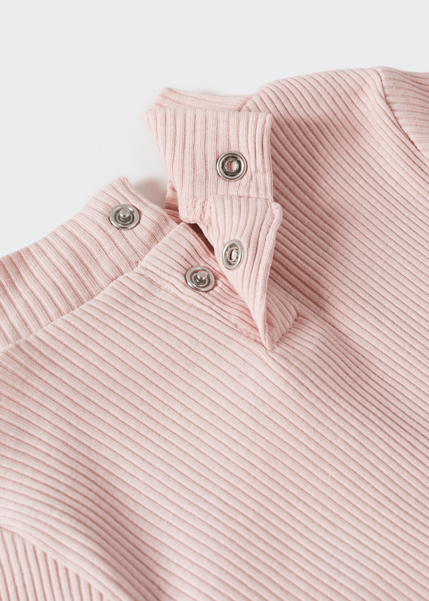 Ribbed high neck t-shirt - Details of the article 9