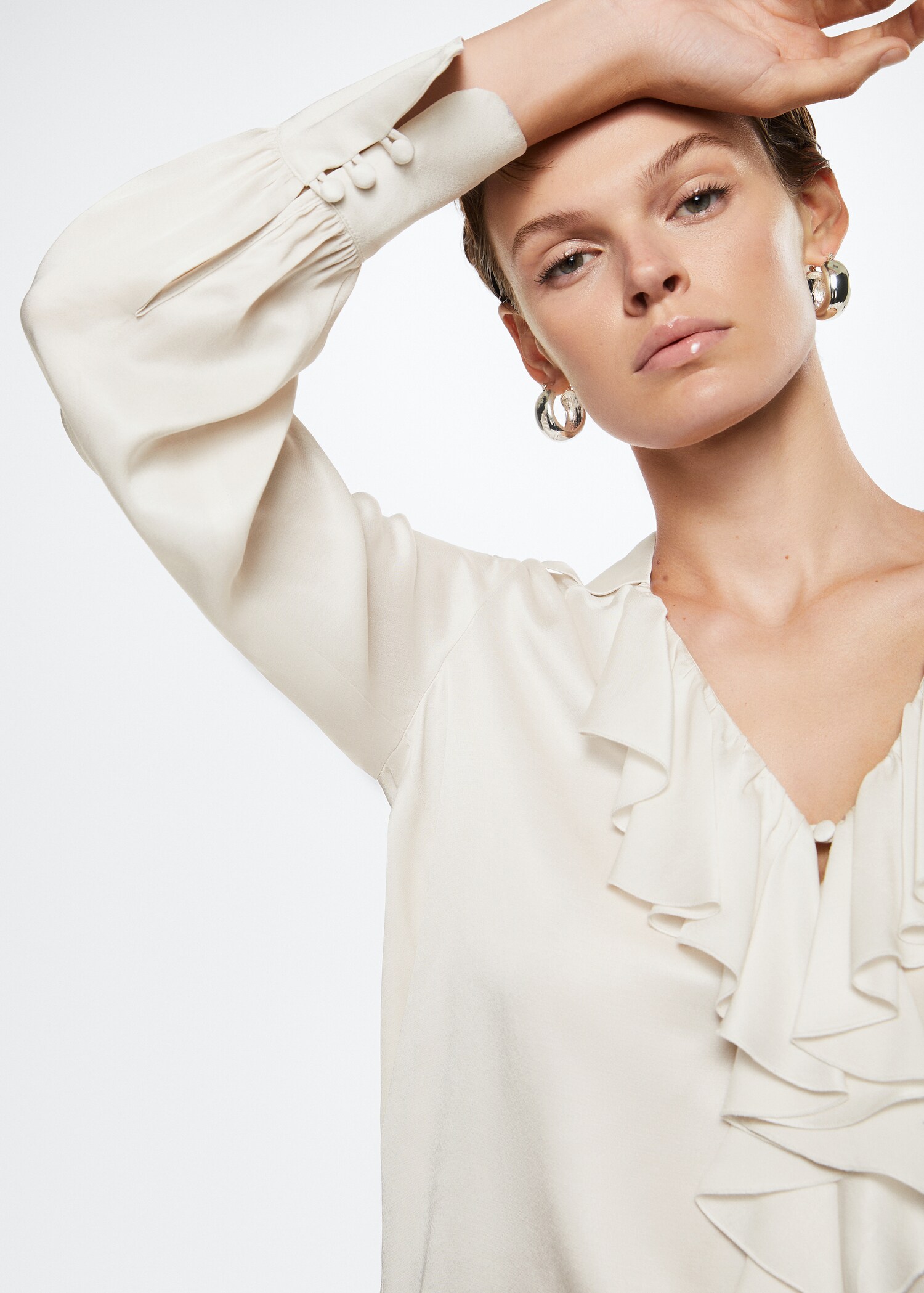 Ruffled neck blouse - Details of the article 4
