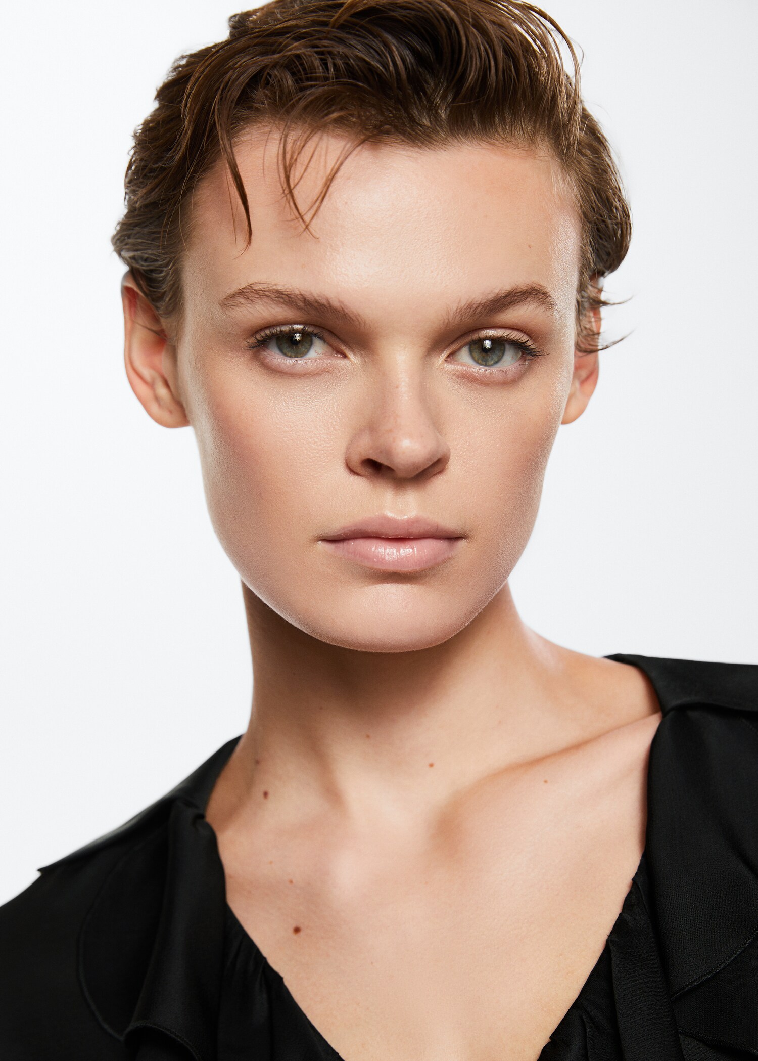 Ruffled neck blouse - Details of the article 4