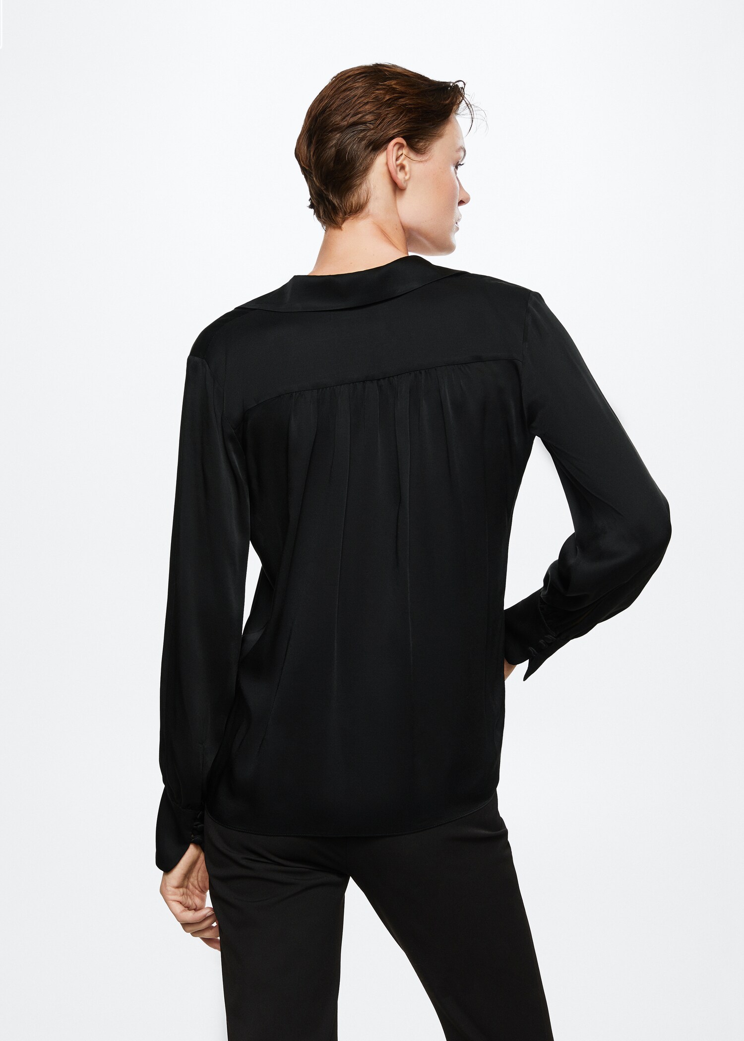 Ruffled neck blouse - Reverse of the article