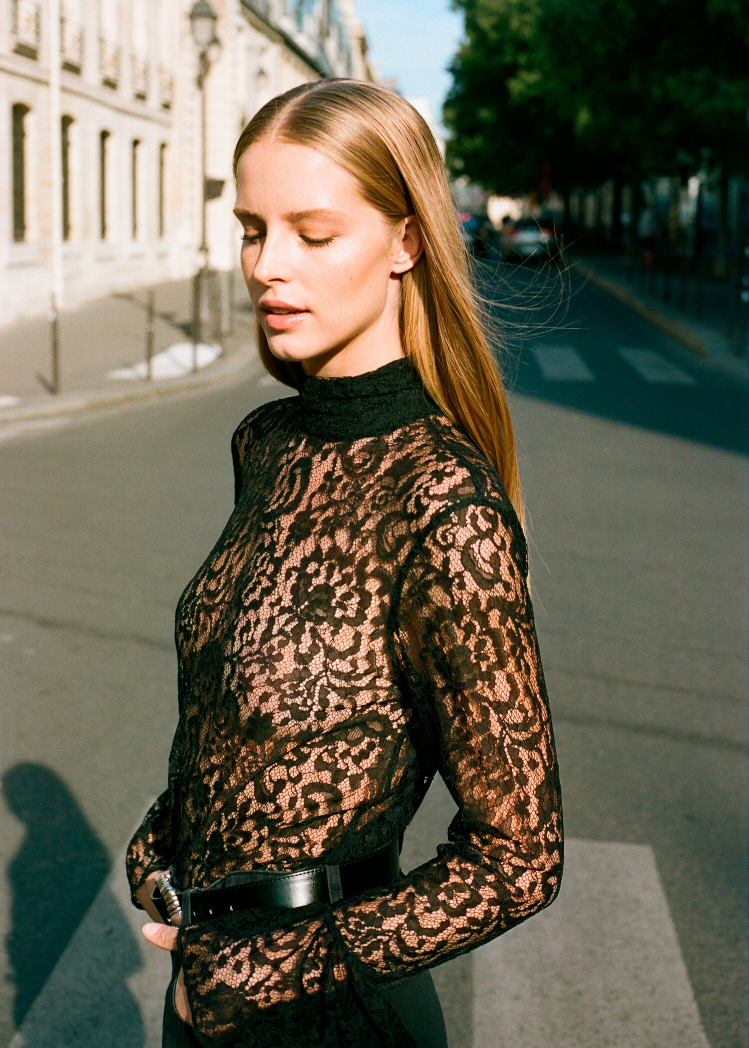 Guipur turtleneck blouse - Details of the article 6