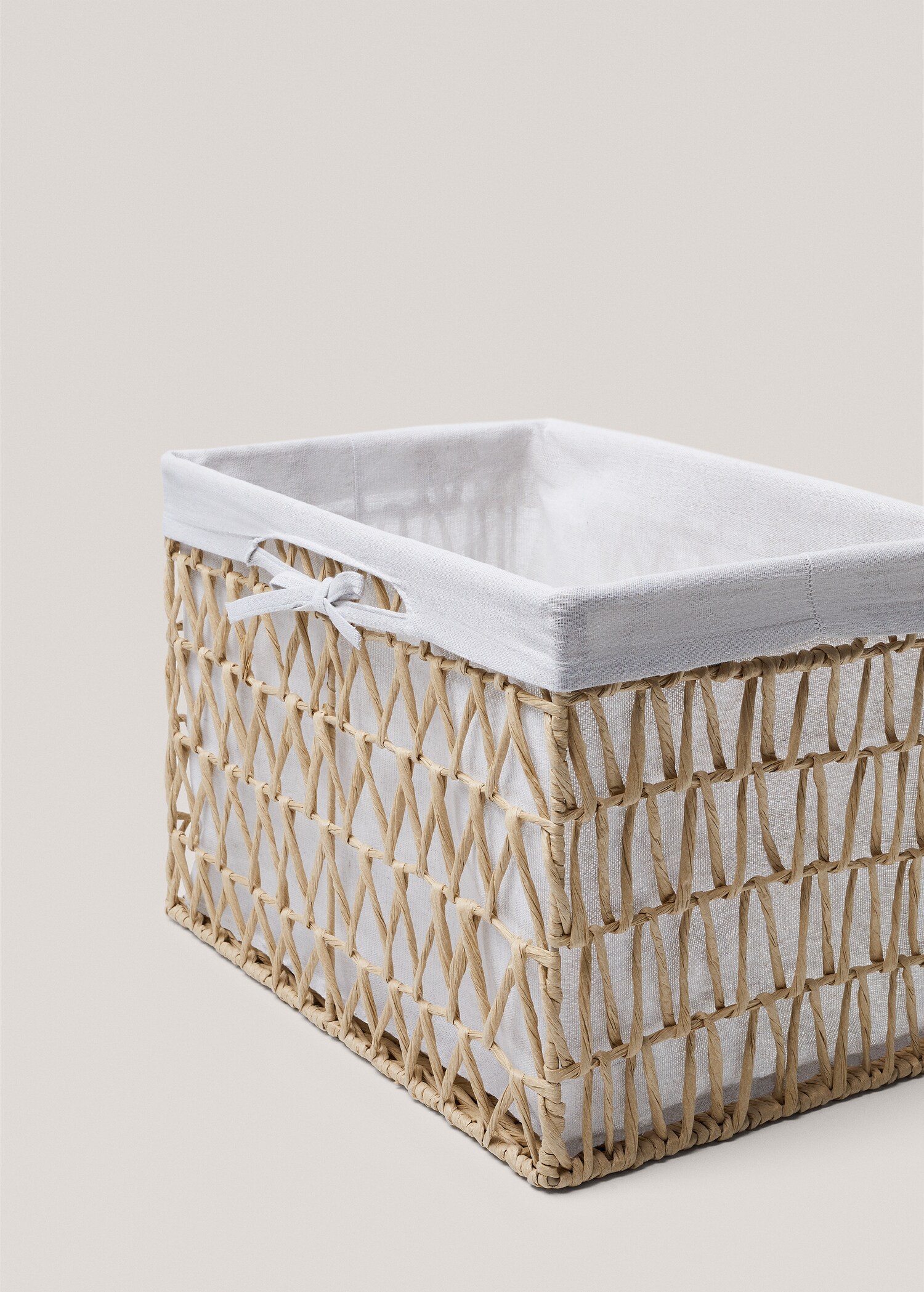 Lined wicker basket  - Details of the article 2