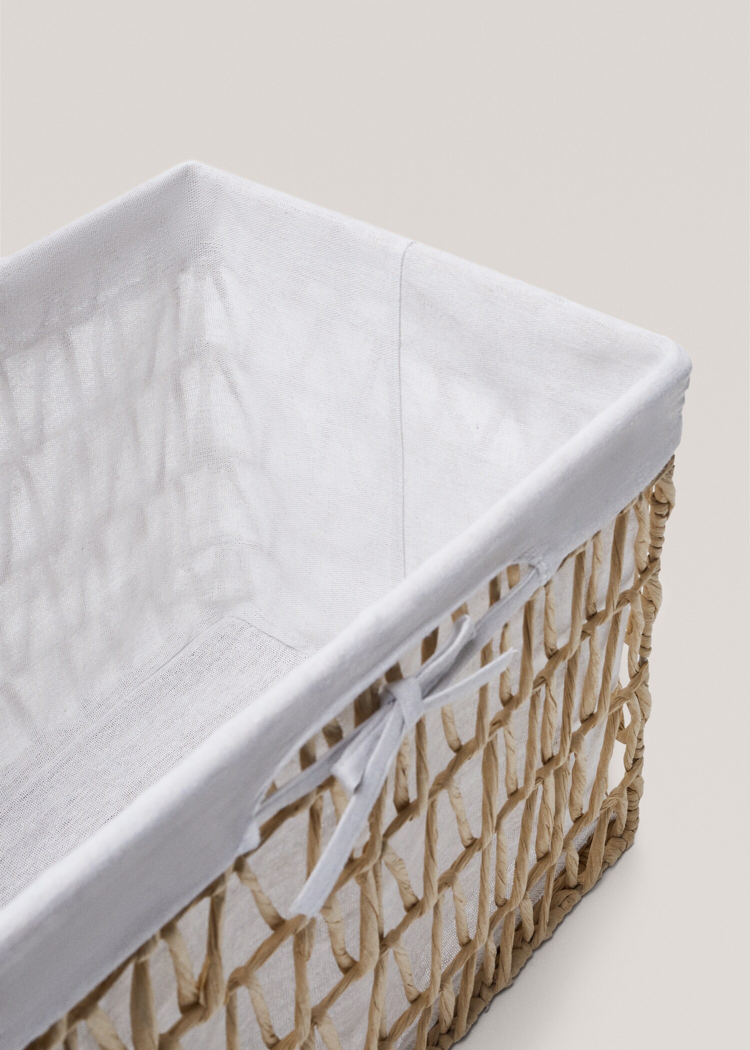 Lined wicker basket  - Details of the article 3