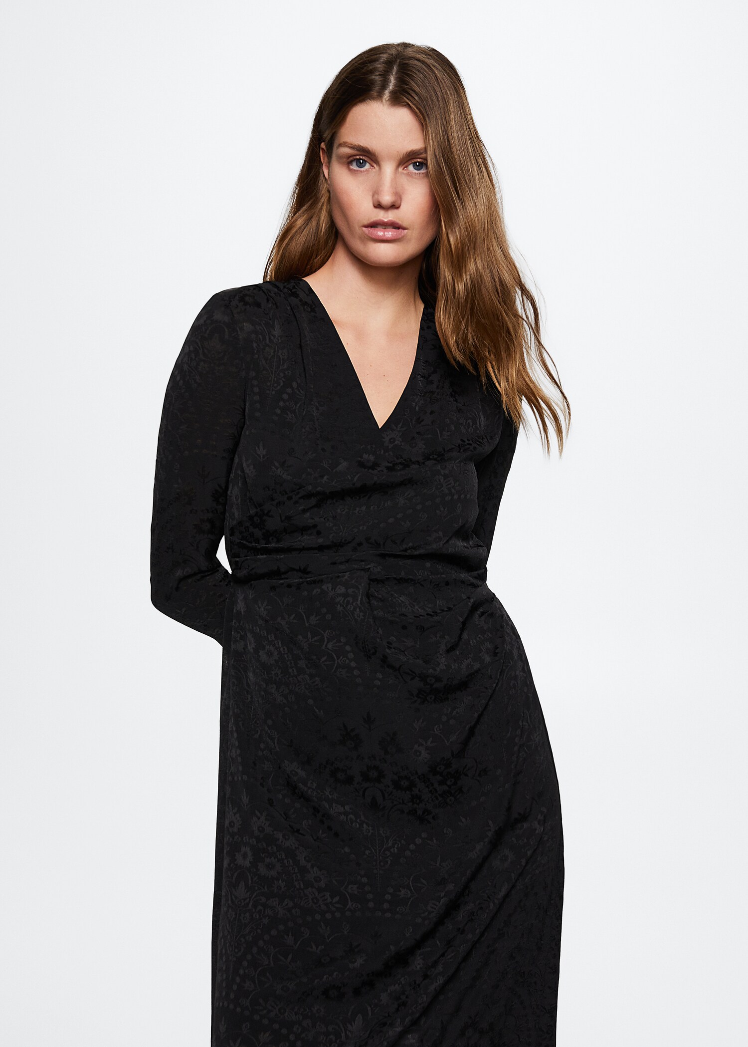 Black satin dress - Plan mediu