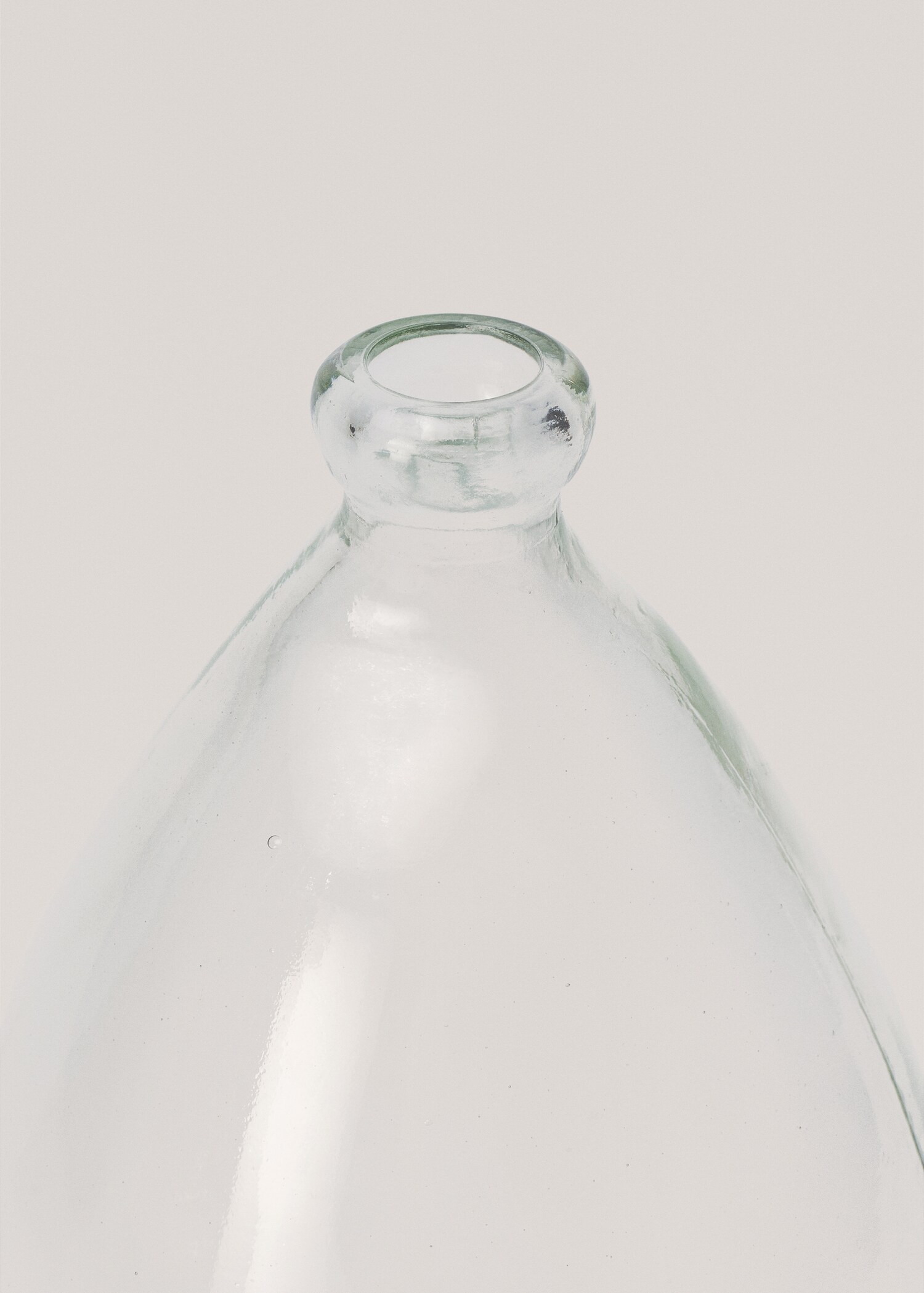 Glass vase - Details of the article 3