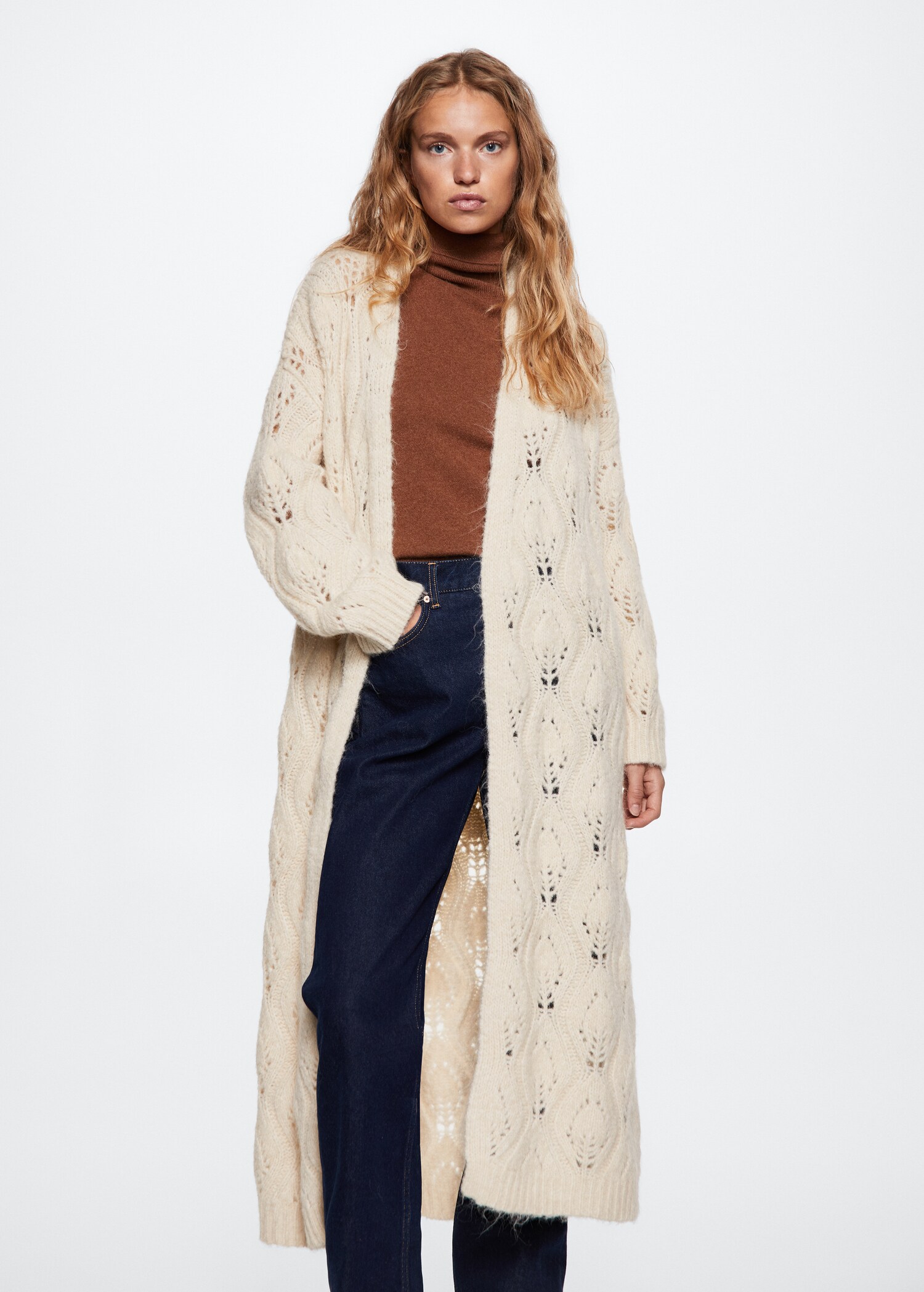 Cardigan long maille ajourée - Plan moyen