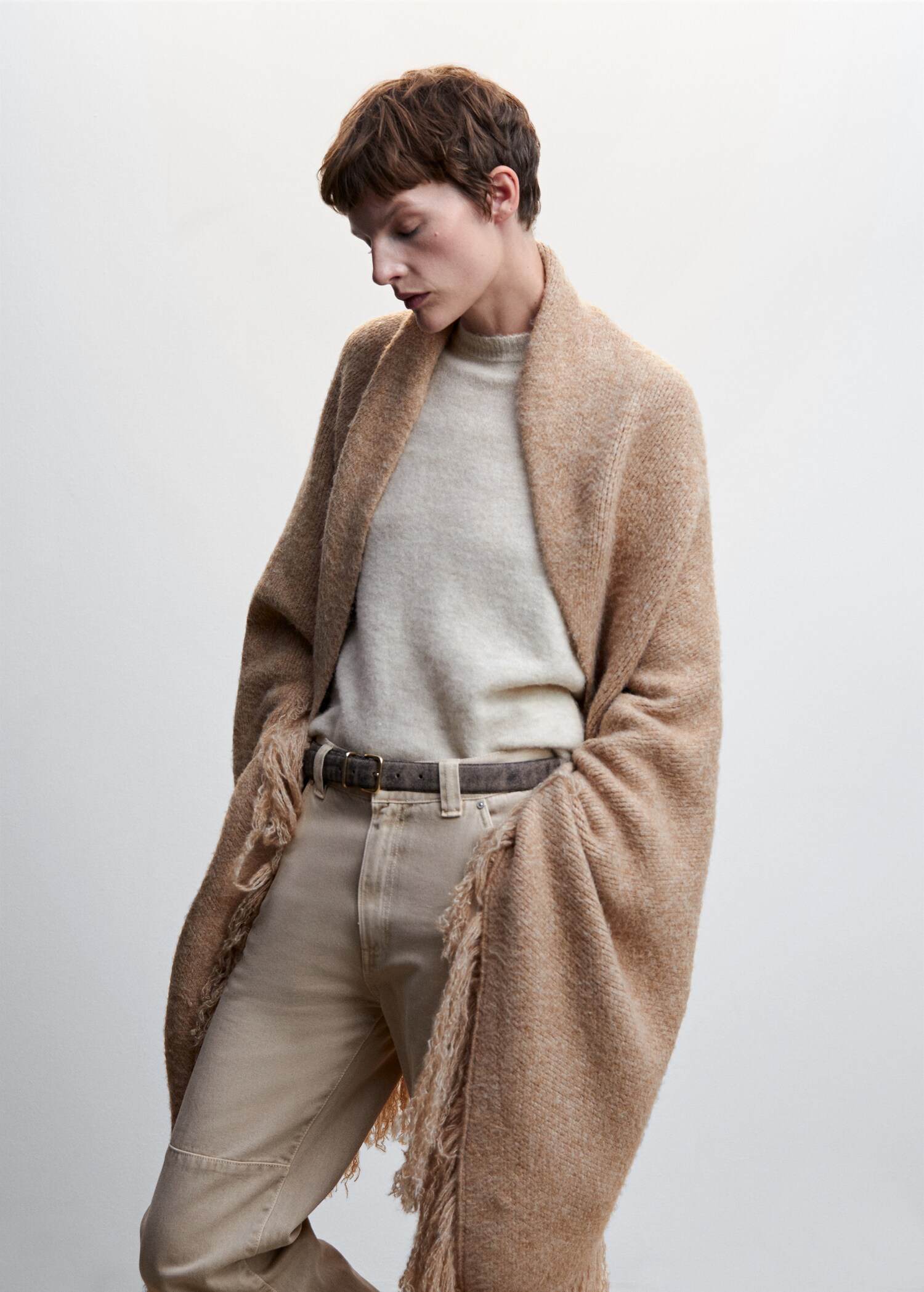 Fringe knit cape - Details of the article 1
