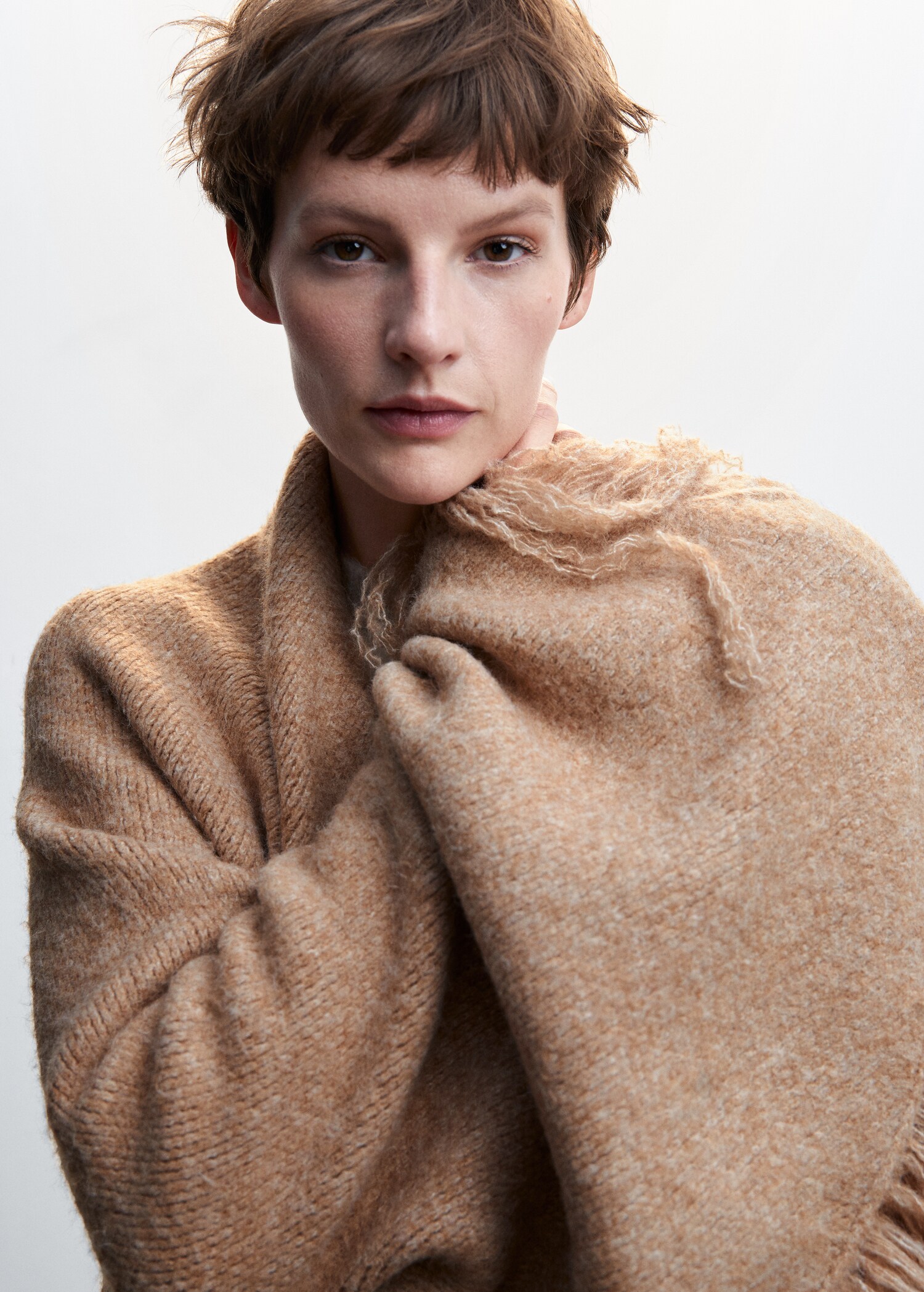 Fringe knit cape - Details of the article 6