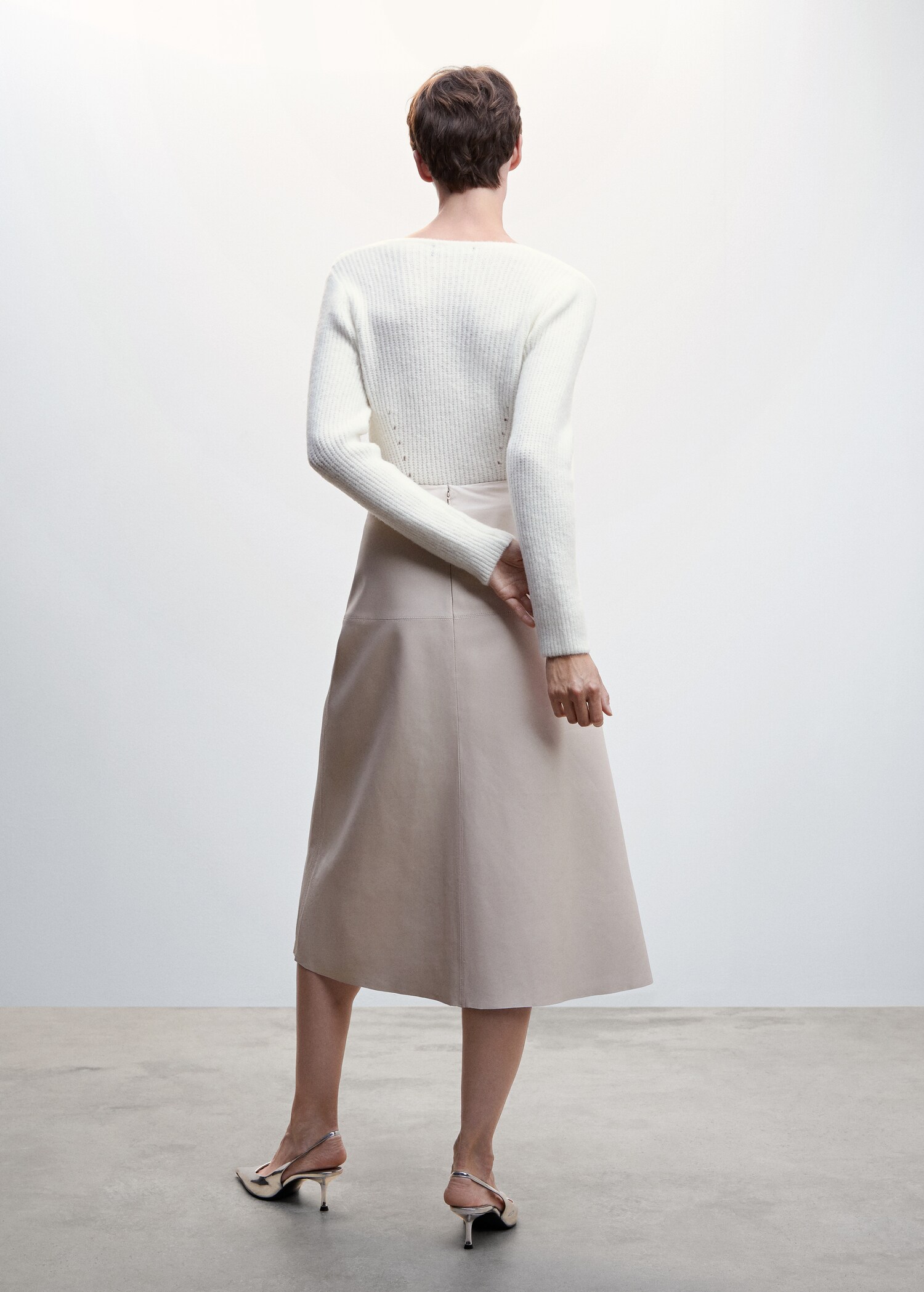 V-neck sweater - Reverse of the article