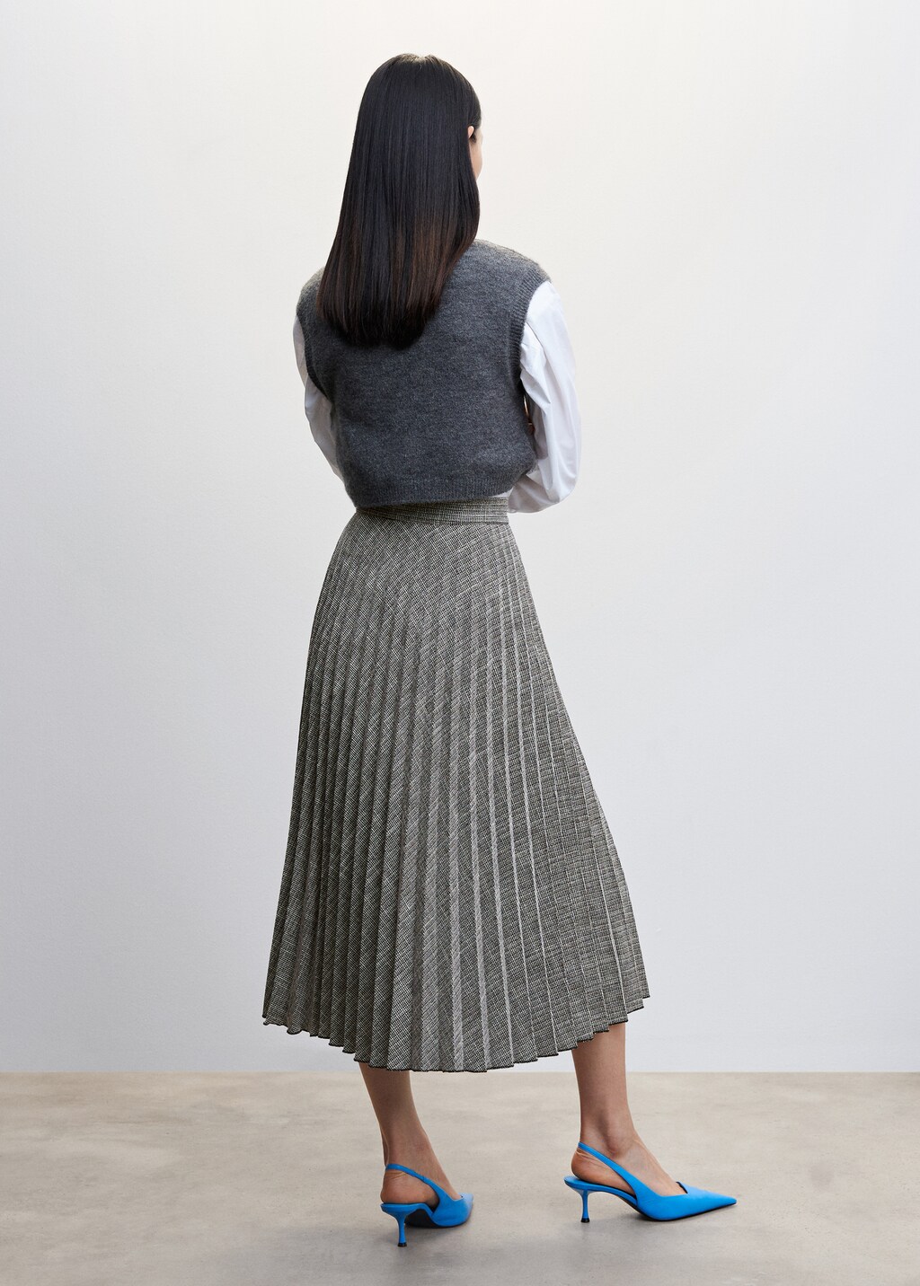 Pleated midi skirt mango hotsell