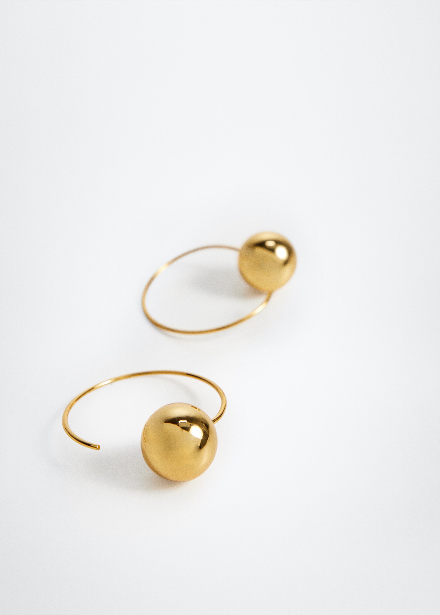 Boucles d'oreilles pendantes perle - Plan moyen