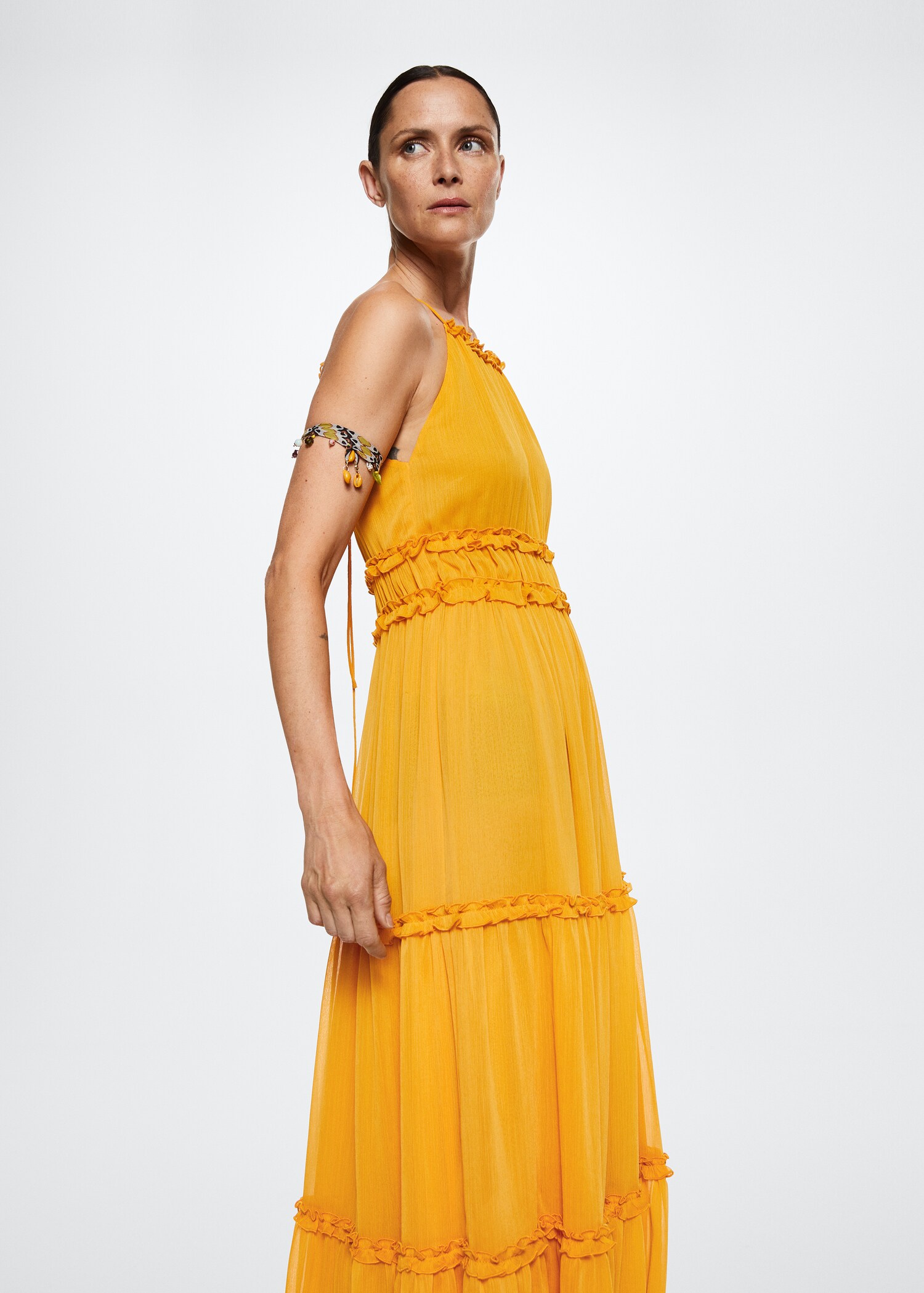 Vestido maxi volantes - Plano medio