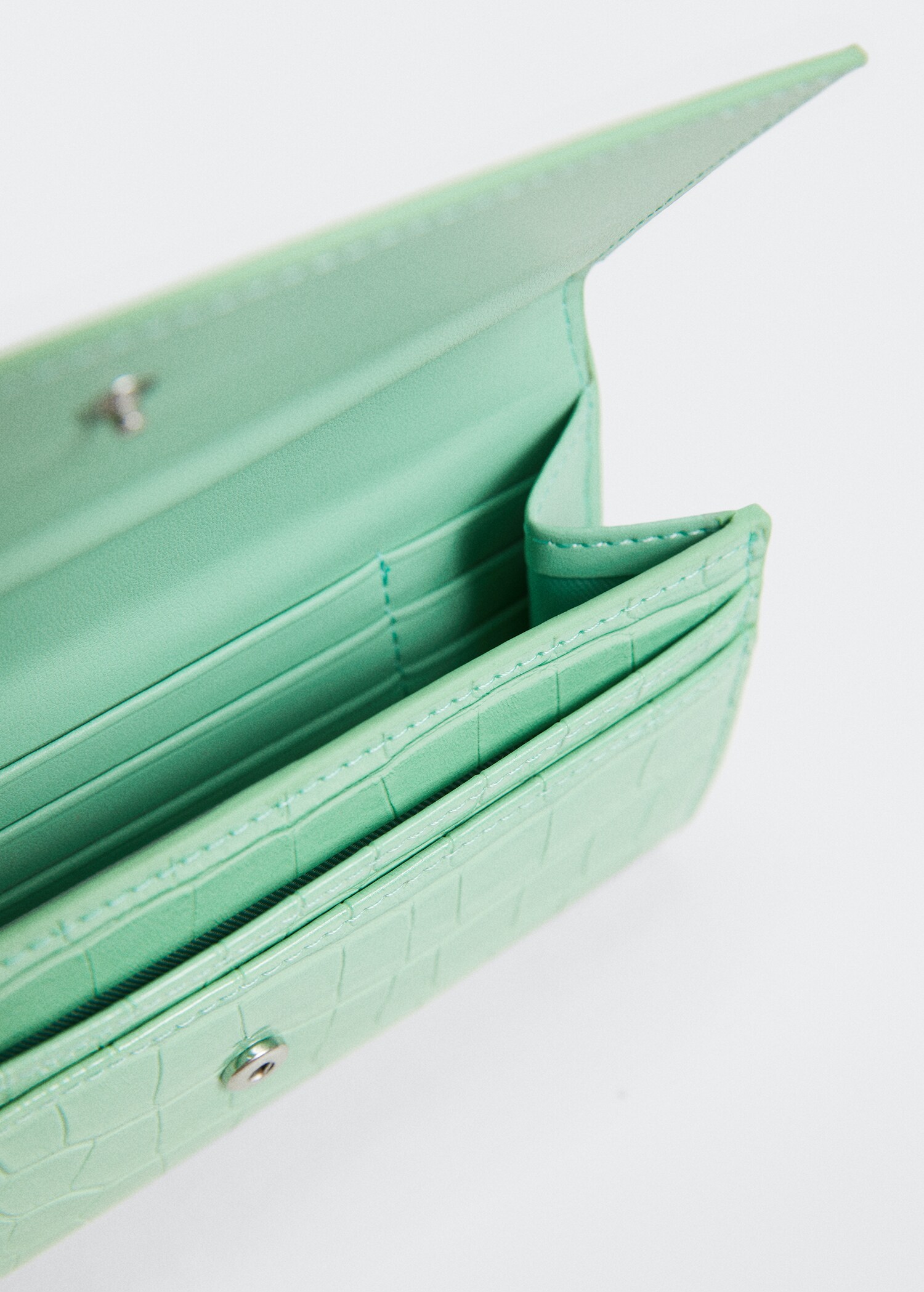 Croc-effect wallet - Details of the article 2