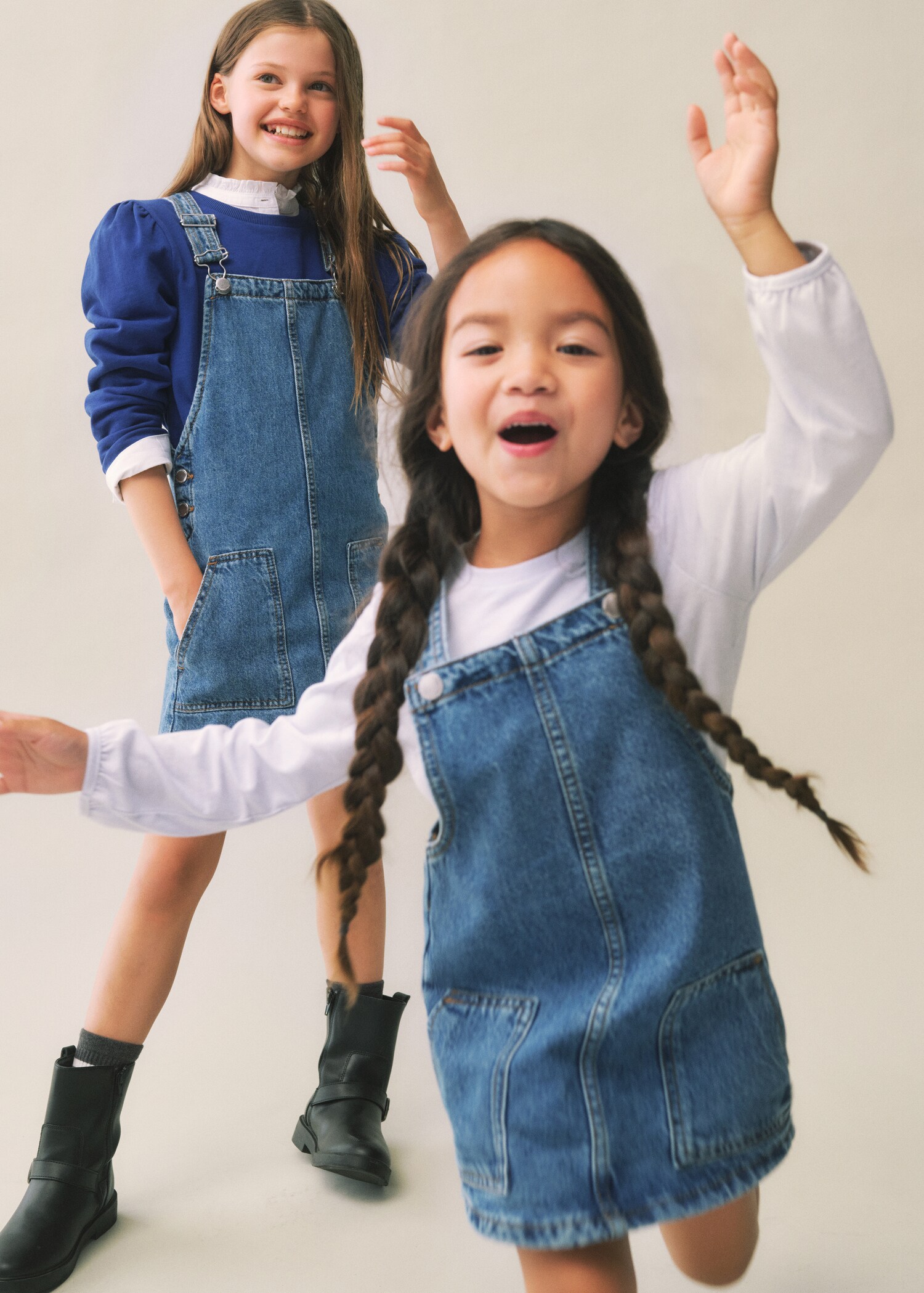 Short denim pinafore - Details of the article 5