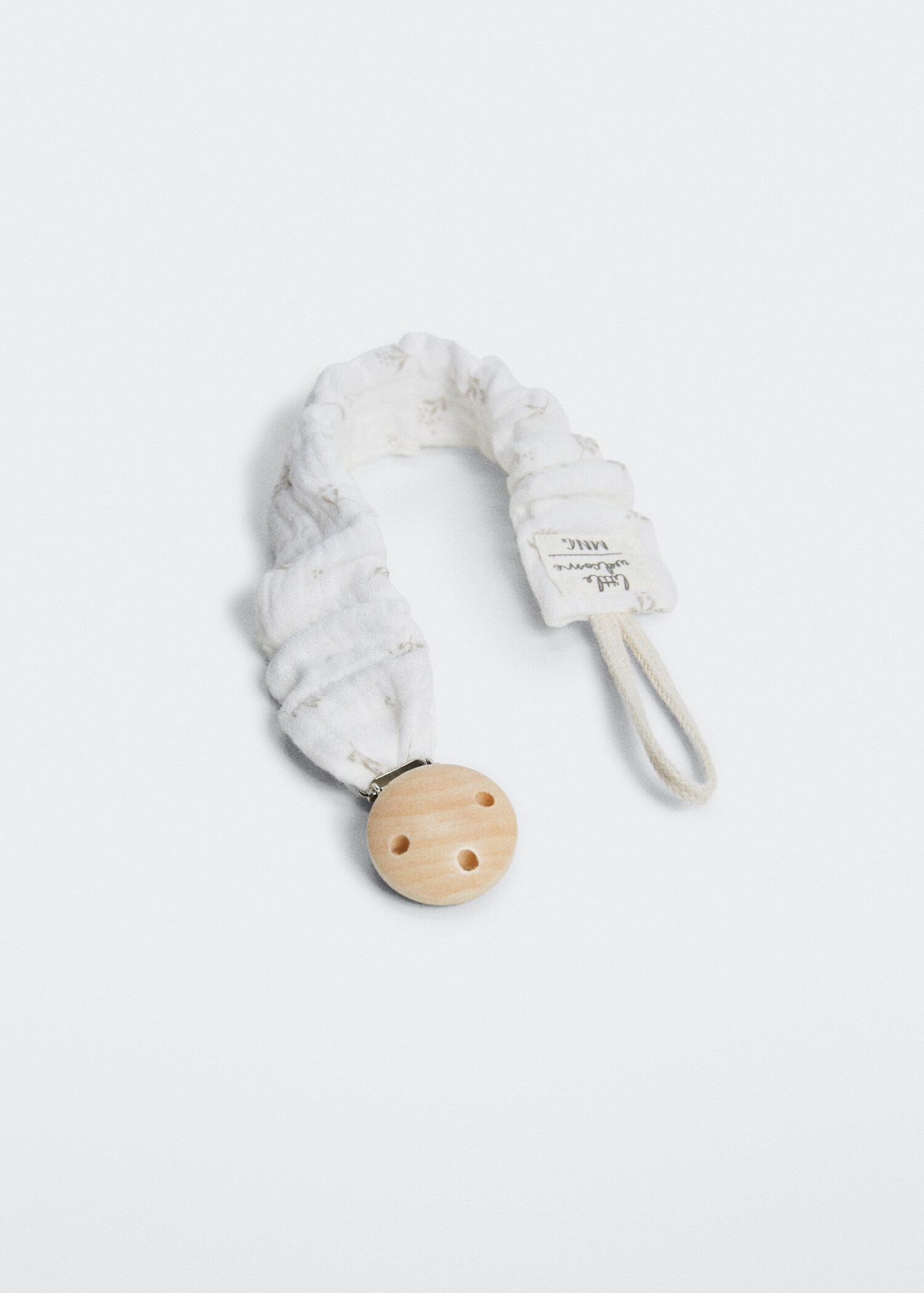 Chupetero broche - Plano medio