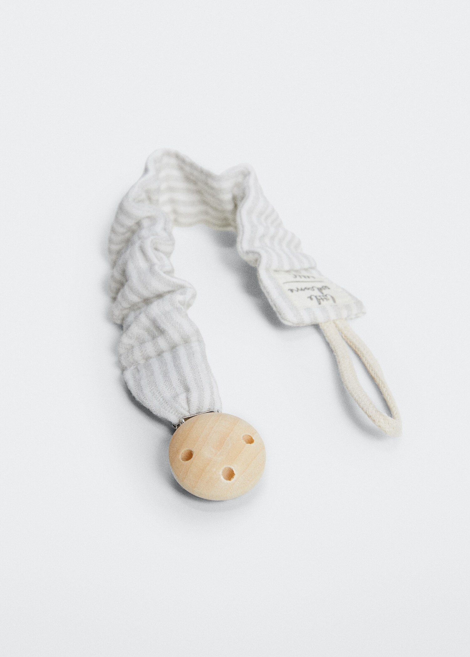 Chupetero broche - Plano medio