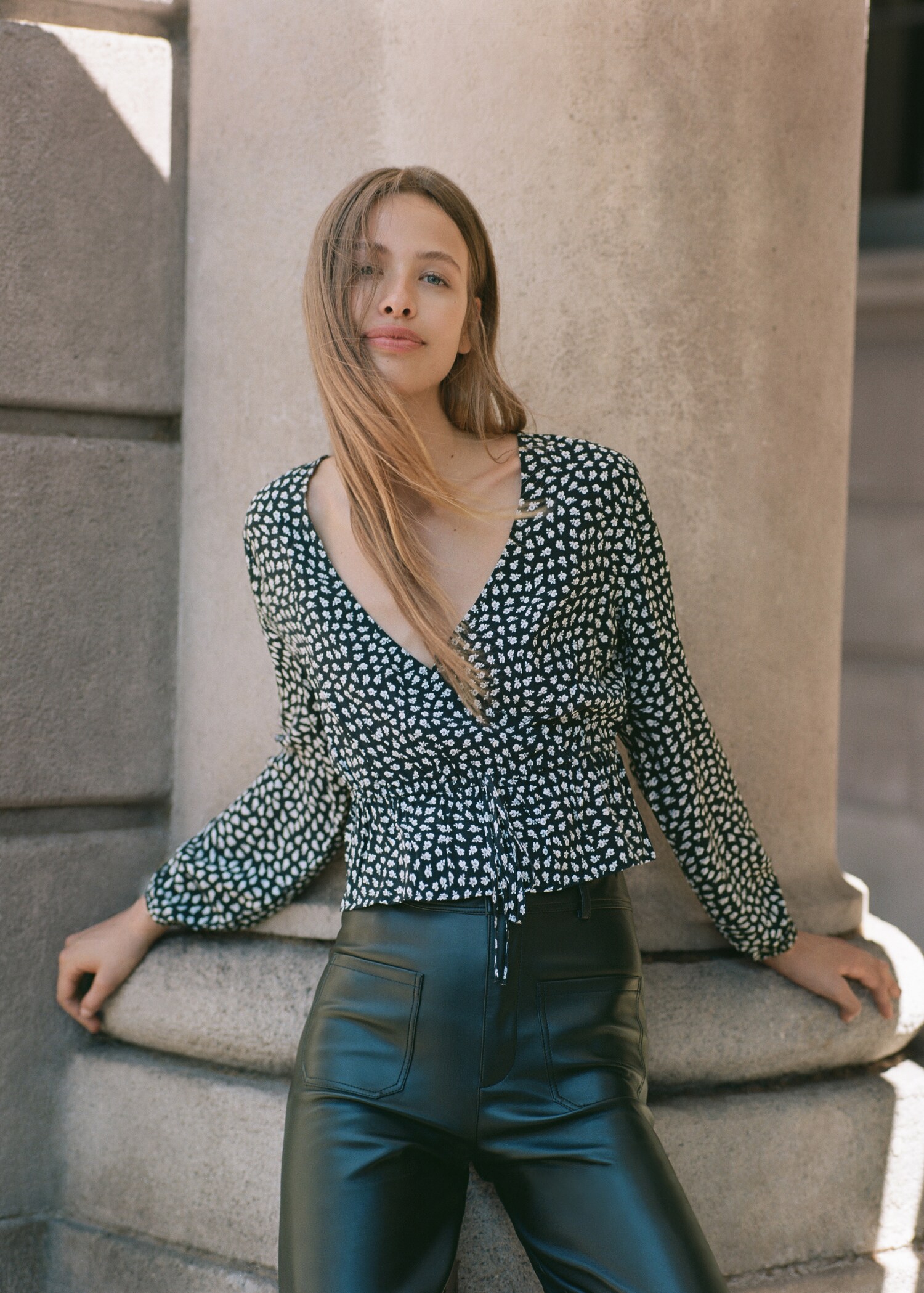 Wrap floral blouse - Details of the article 5