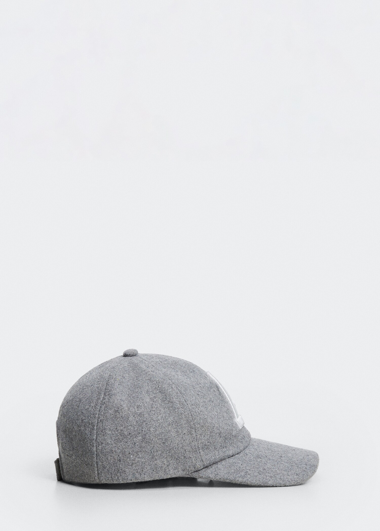 Cap with embroidered letter  - Article without model