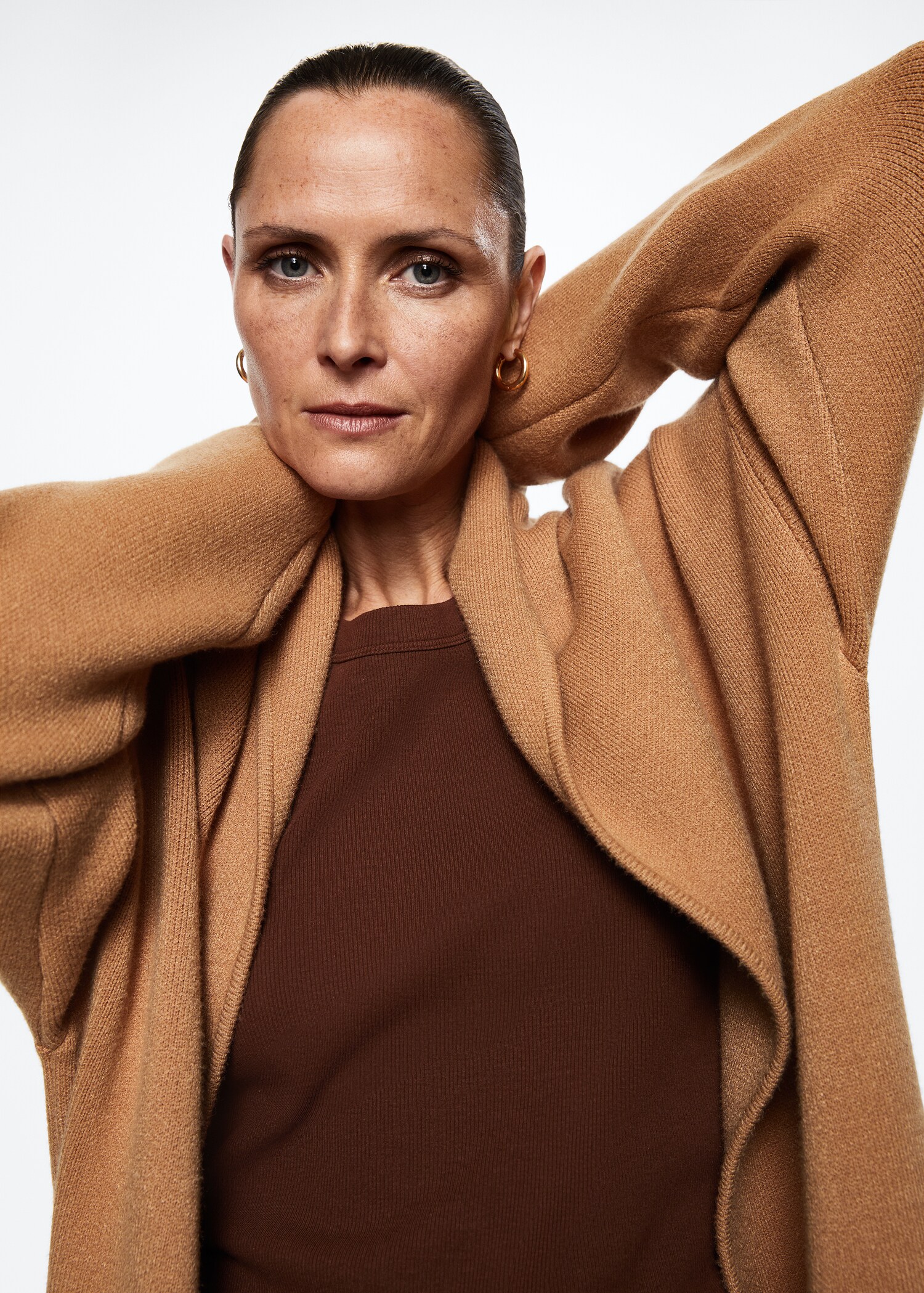 Oversized knitted coat with pockets - Details of the article 2