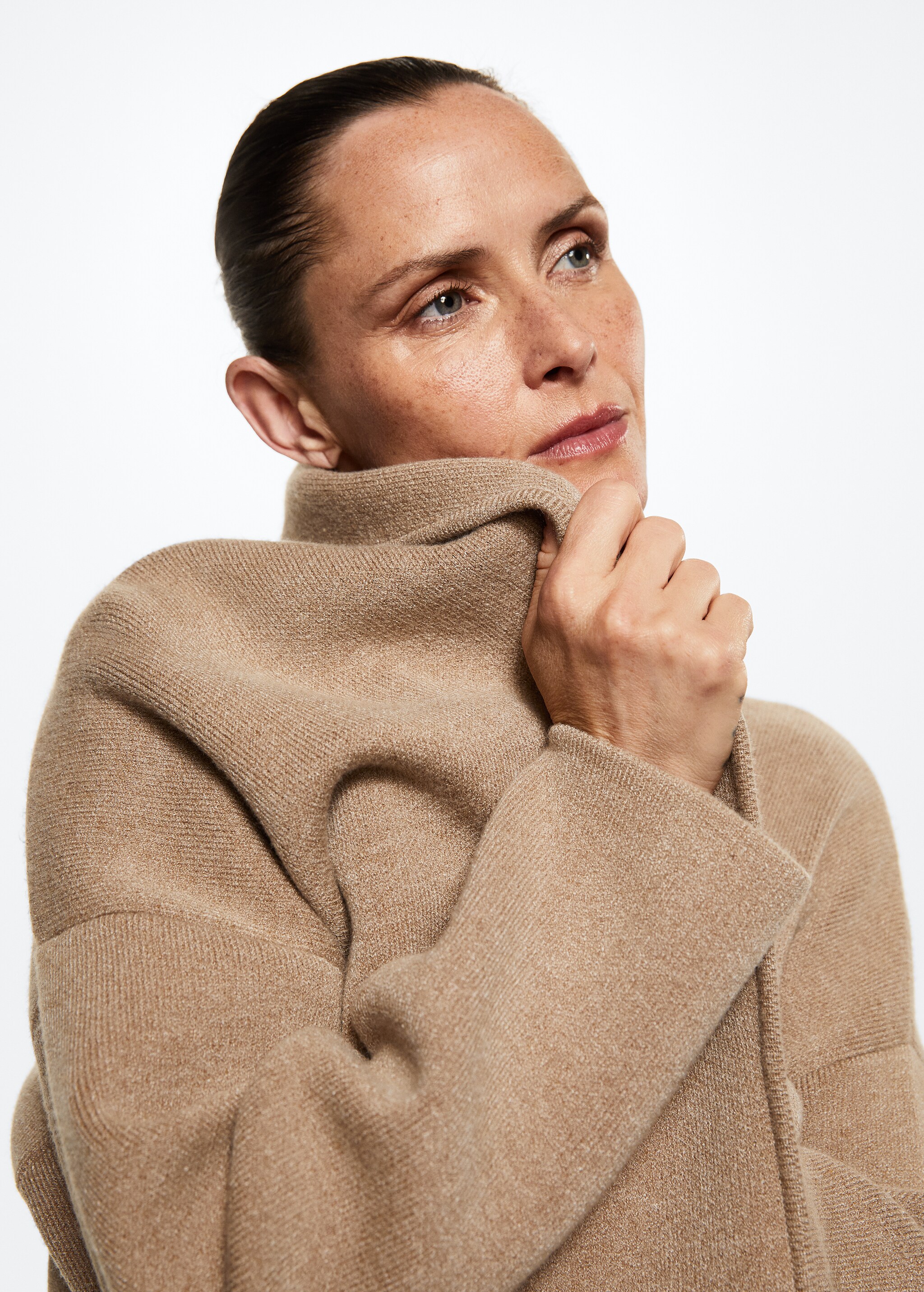 Oversized knitted coat with pockets - Details of the article 1