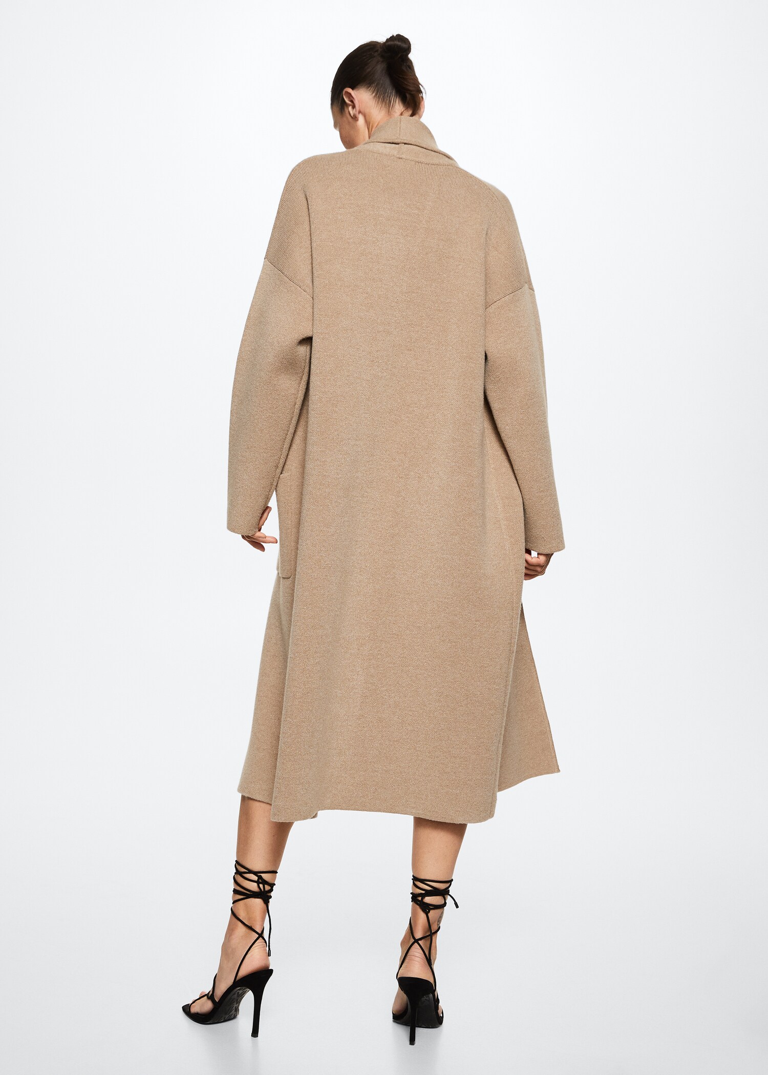 Oversized knitted coat with pockets - Reverse of the article