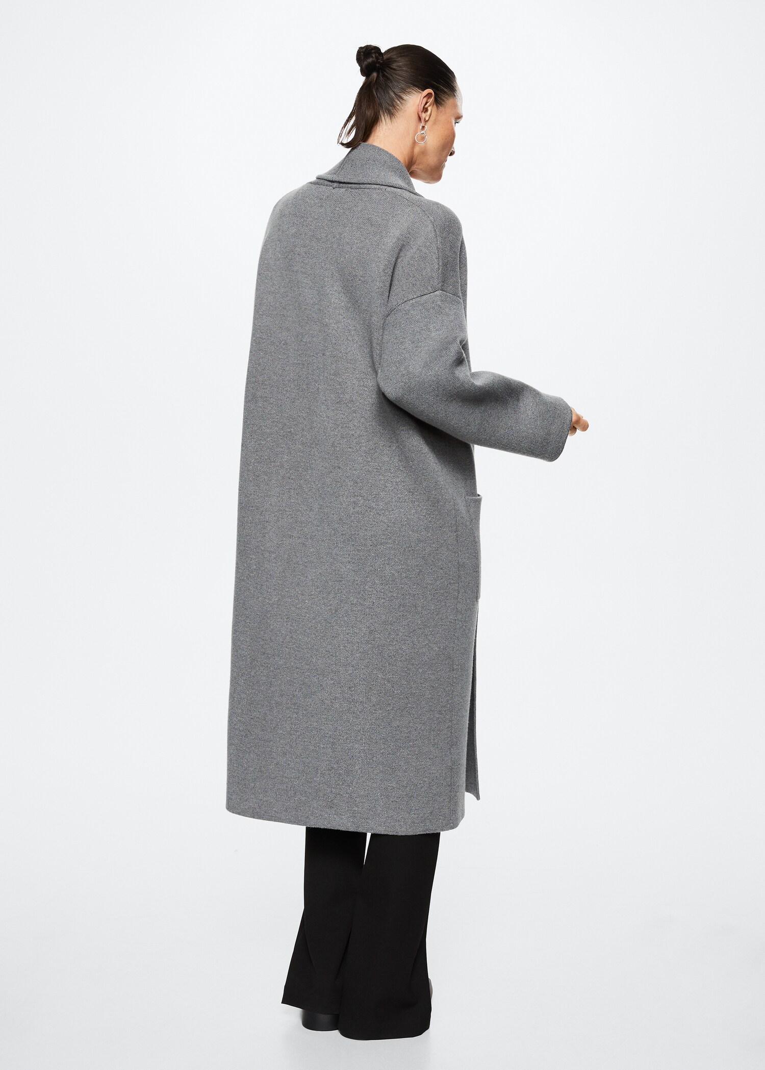Oversized knitted coat with pockets - Reverse of the article