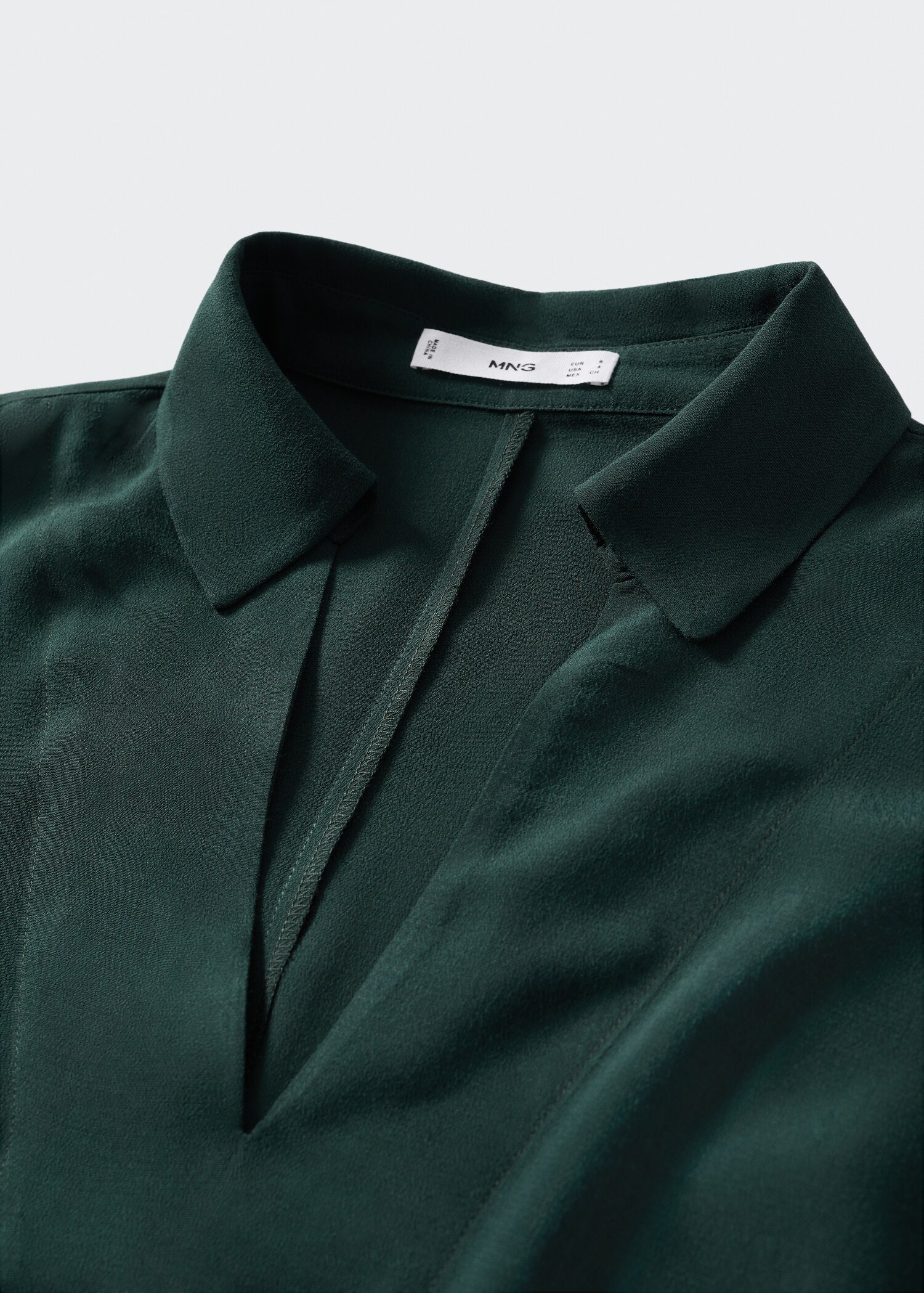 V-neck blouse - Details of the article 8