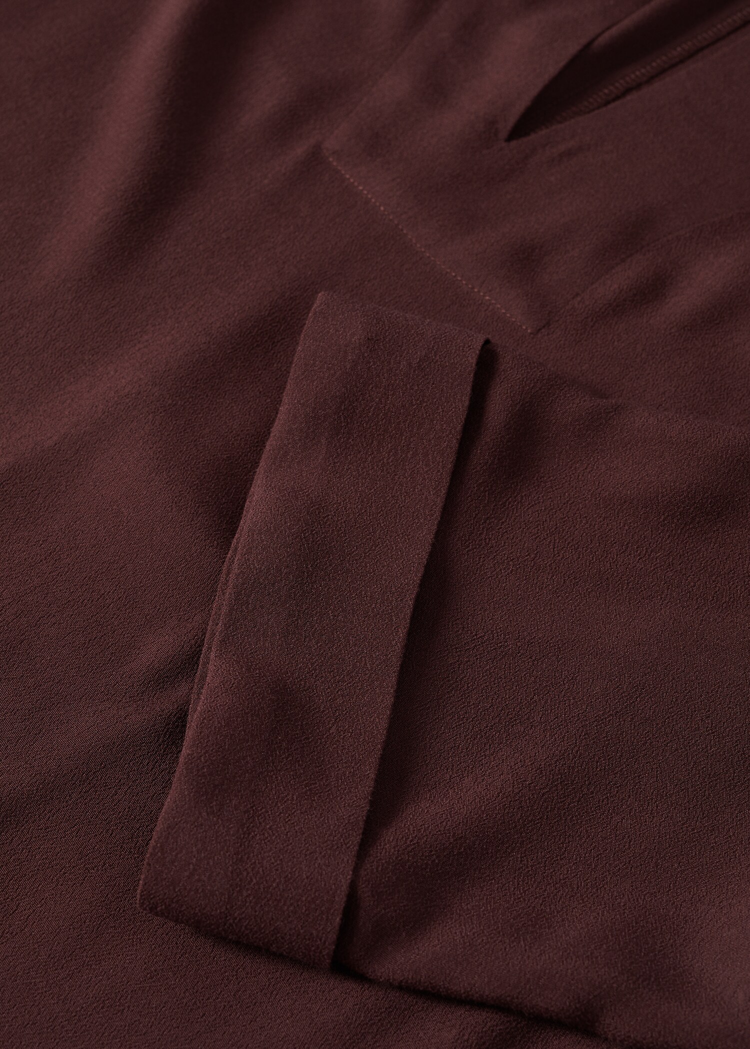 V-neck blouse - Details of the article 8