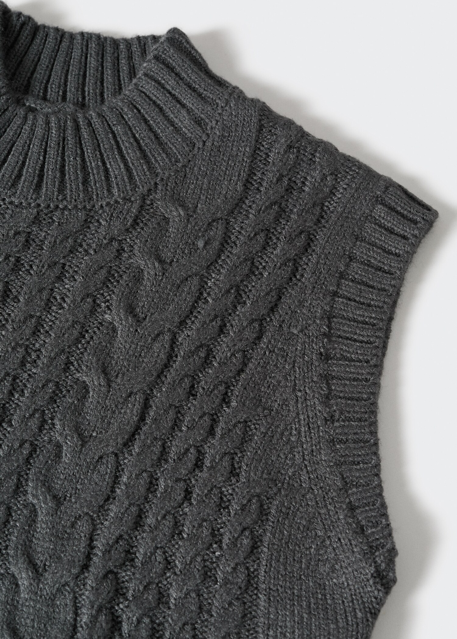 Braided-knit gilet - Details of the article 8